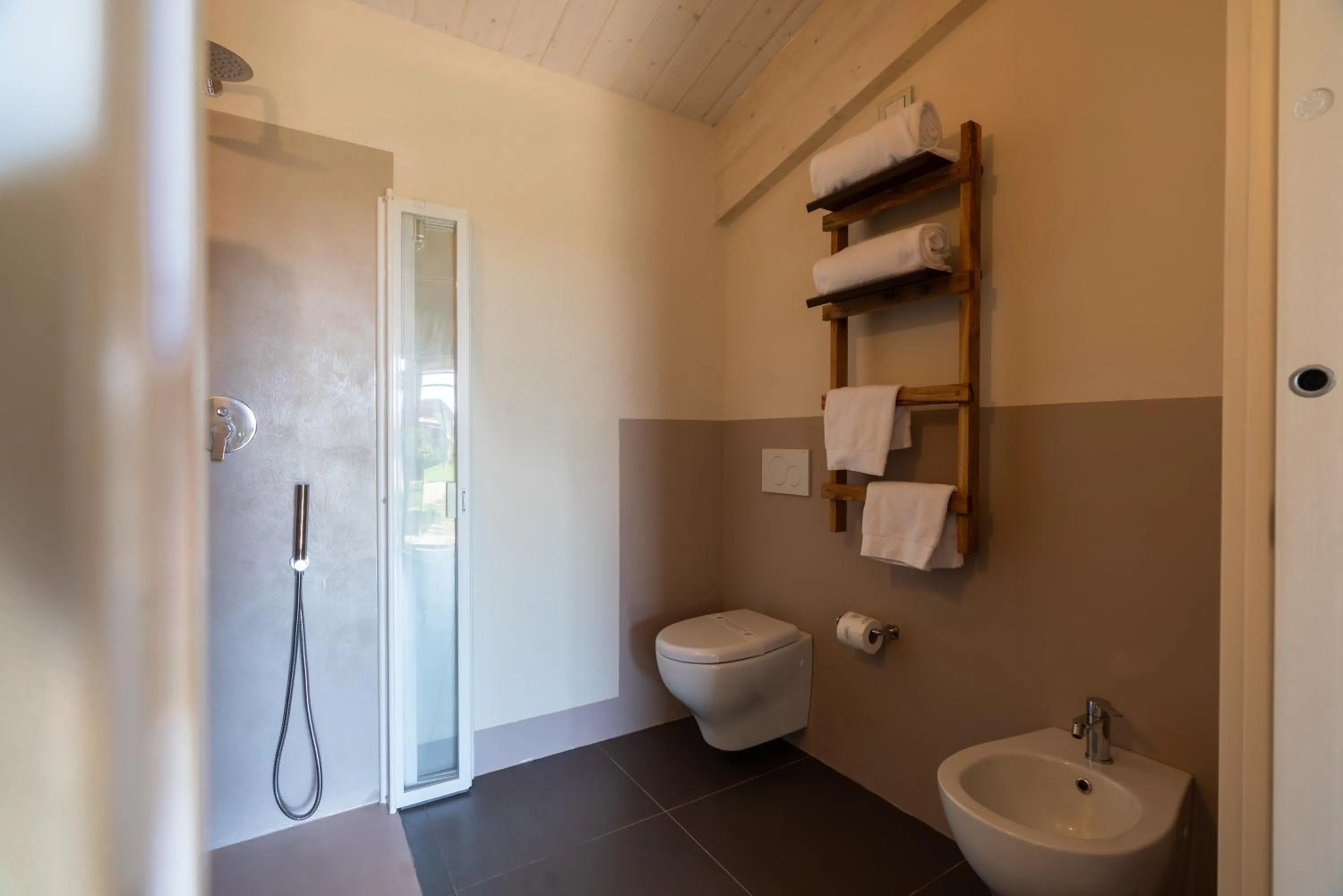 Shower in Podere Maremma Spa & Ristorante