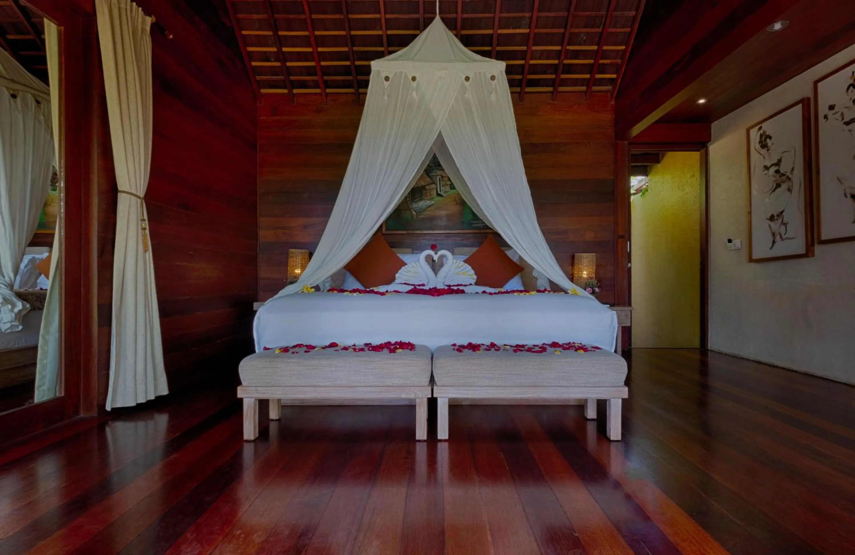 Bed in Ubud Padi Villas