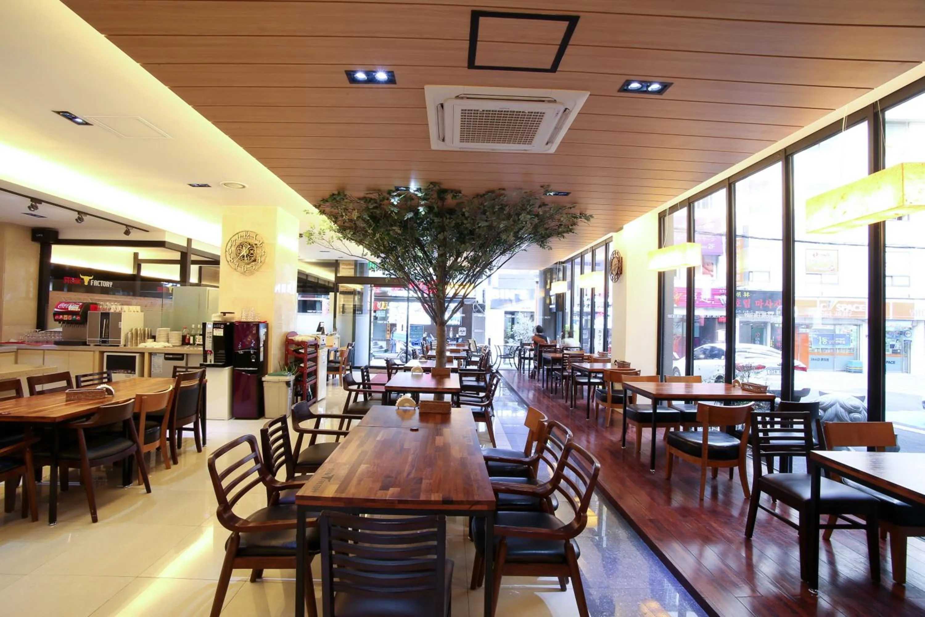 Restaurant/places to eat in Towerhill Hotel