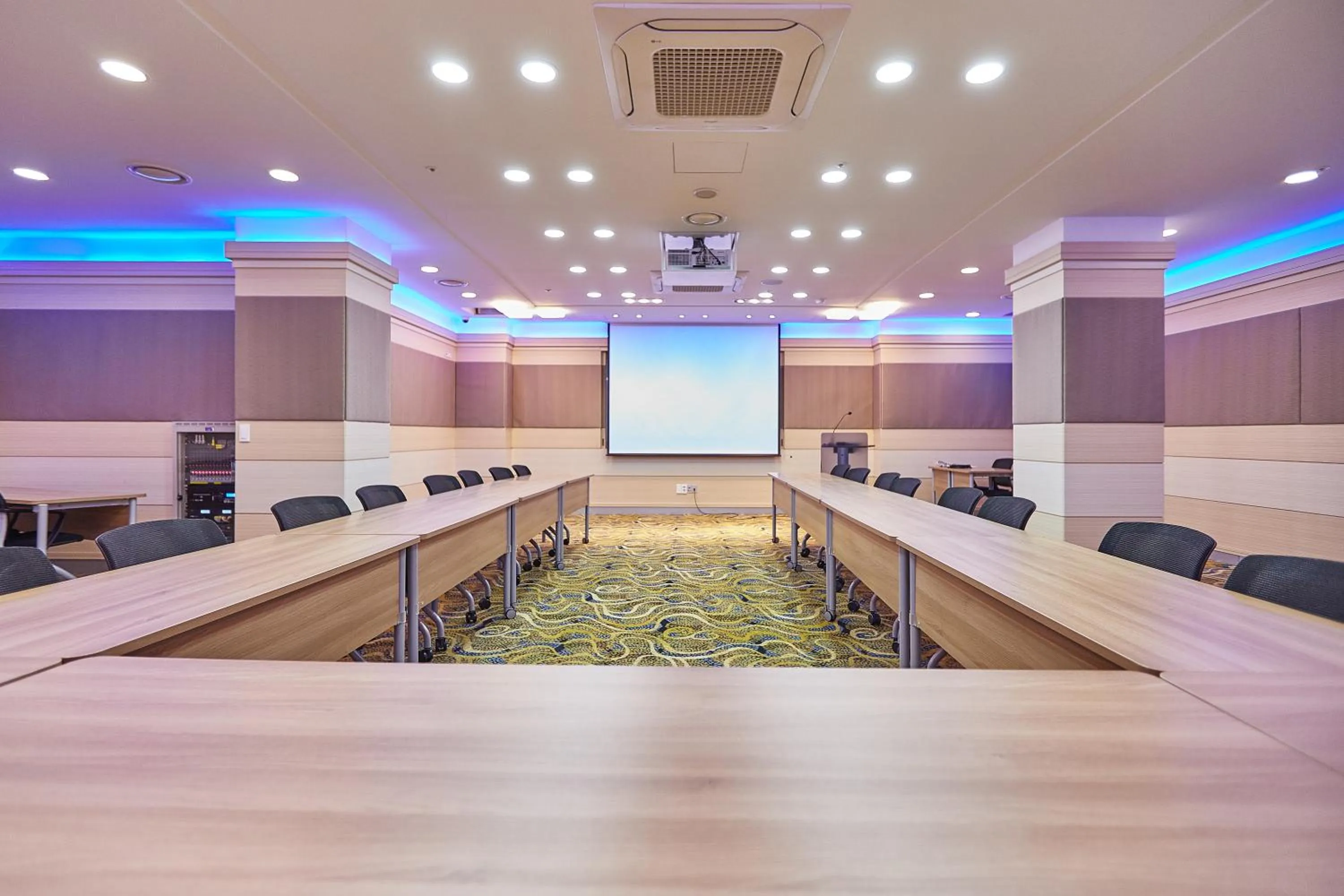 Meeting/conference room in Towerhill Hotel