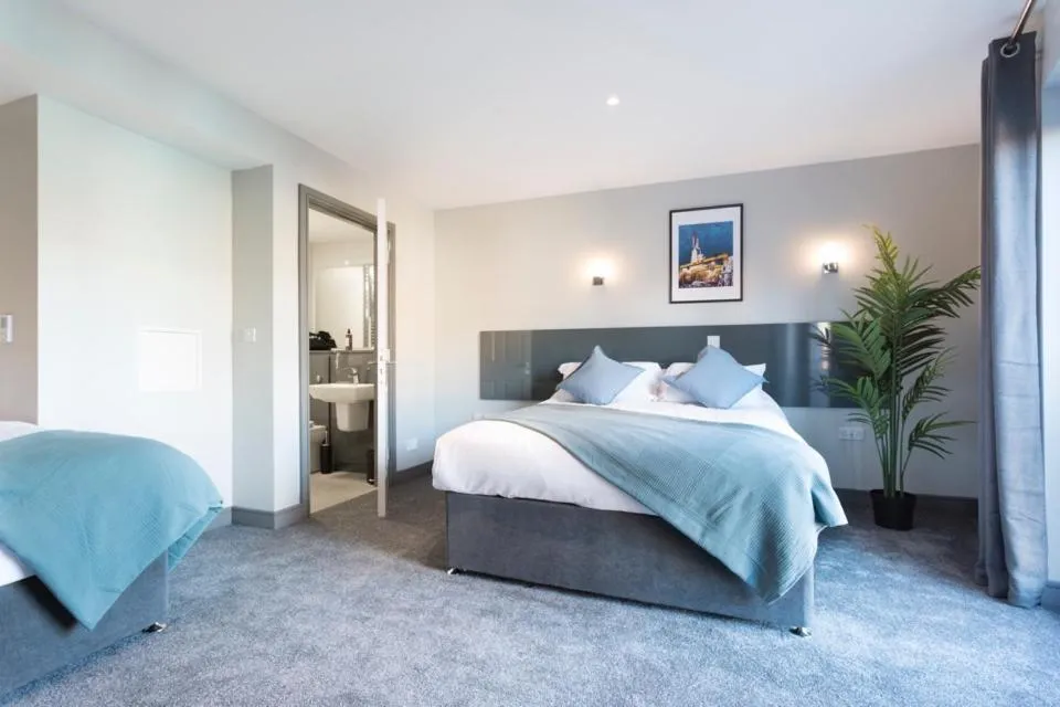 Property building, Bed in Bank Square Town House