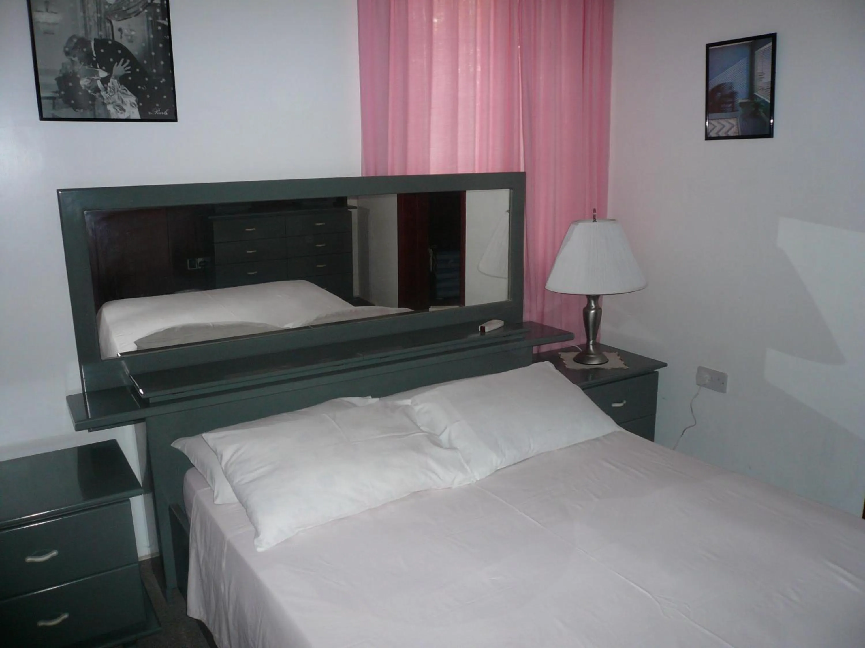 Bedroom, Bed in Greenfields Country Club