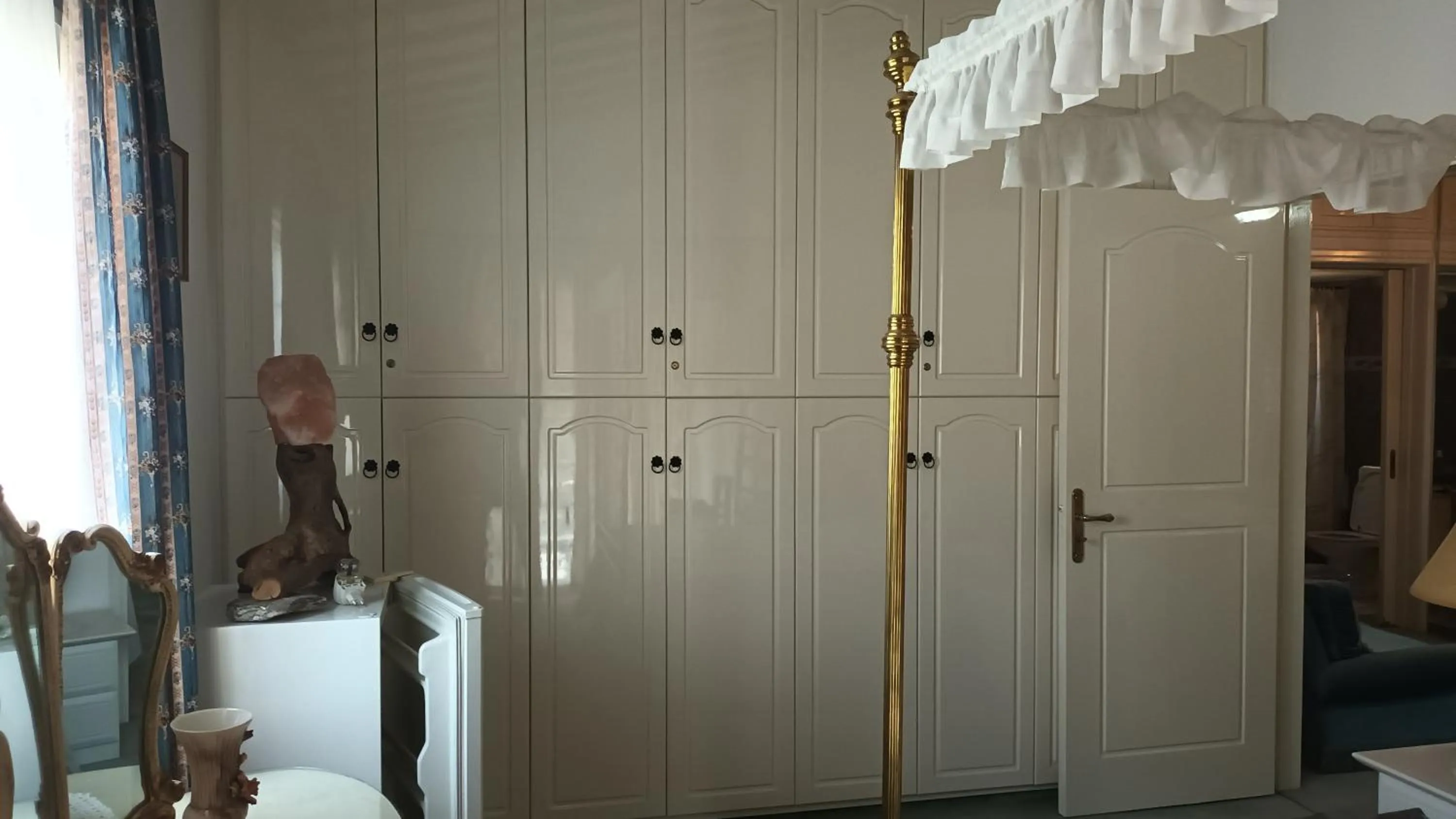 wardrobe in Greenfields Country Club