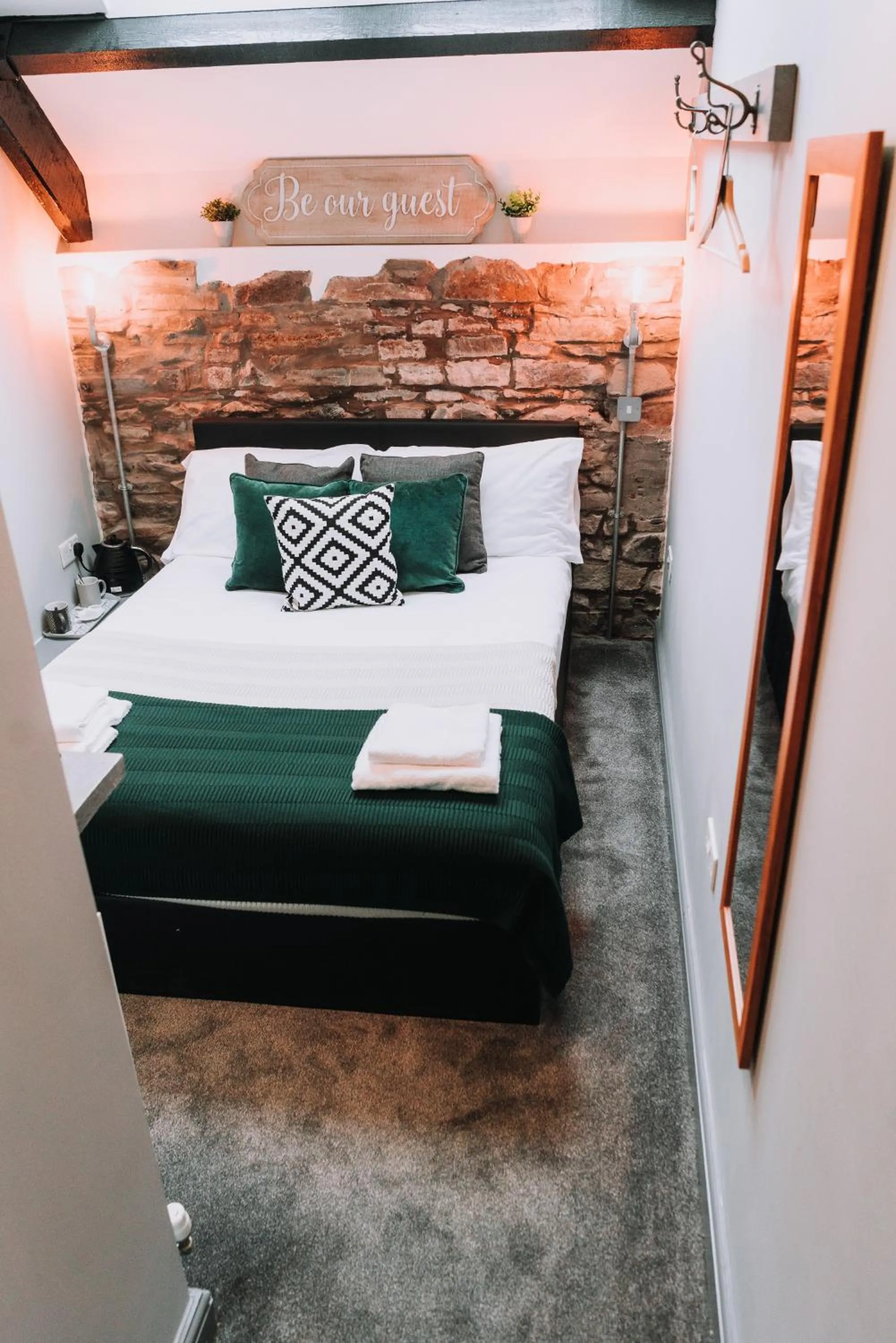 Bed in Sgwd Gwladys Lodge