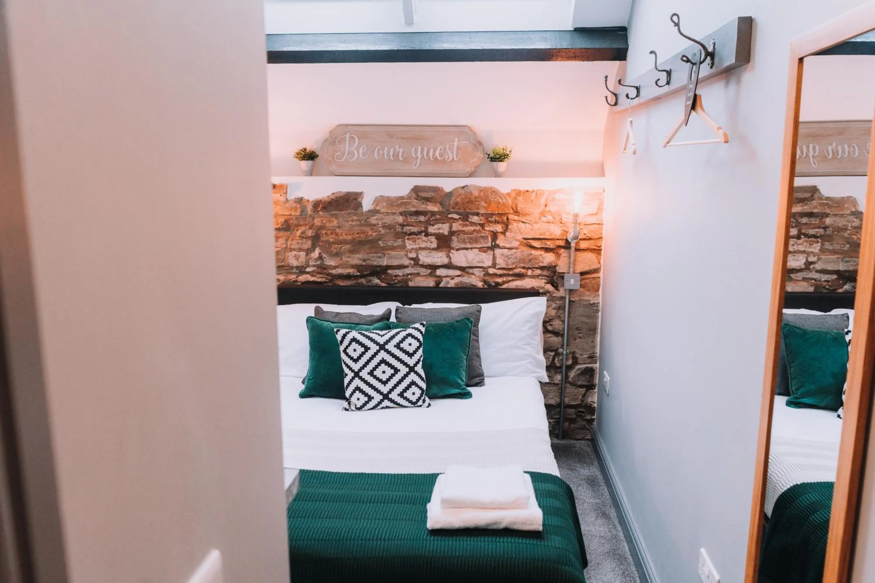 Bed in Sgwd Gwladys Lodge