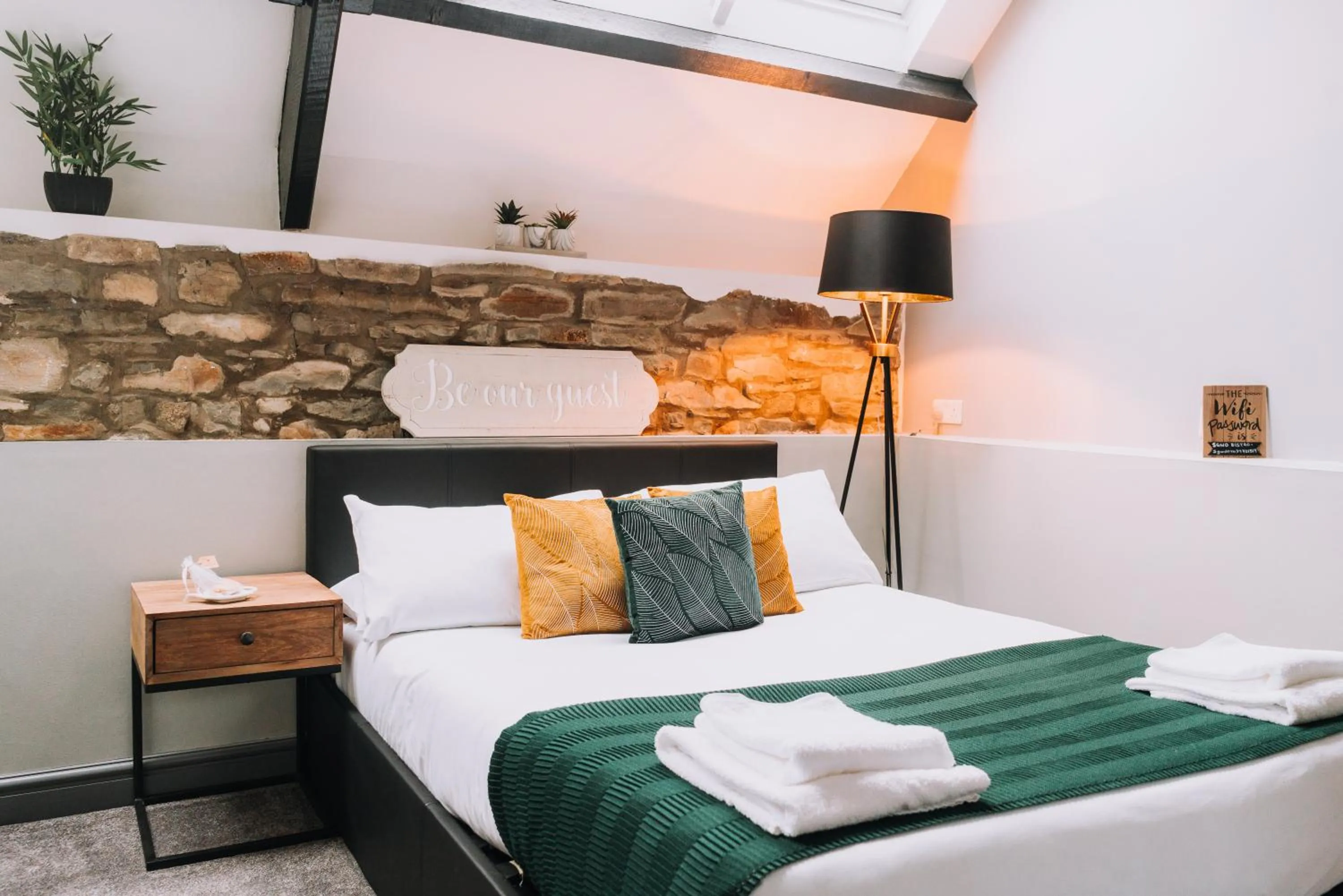 Bed in Sgwd Gwladys Lodge