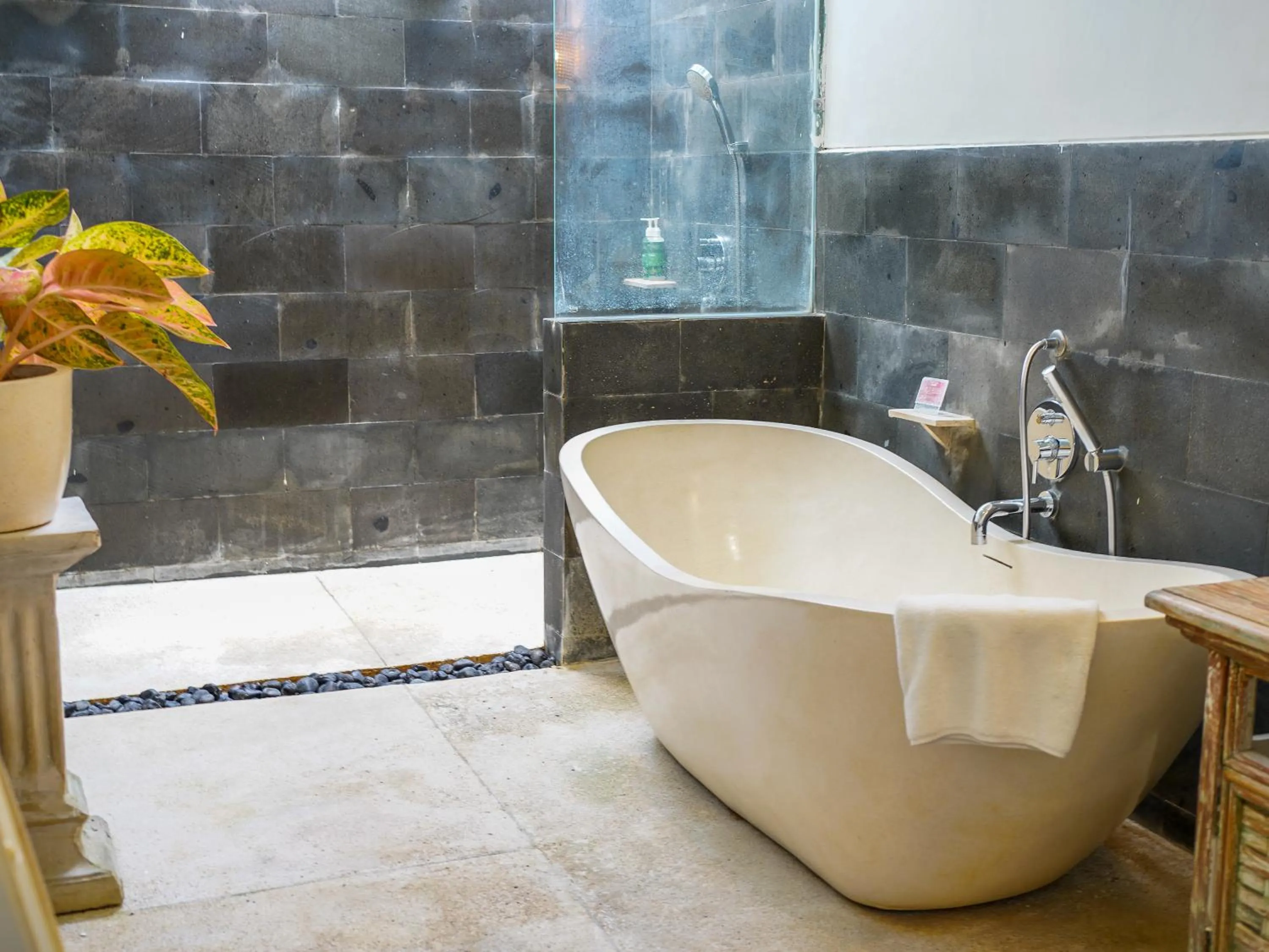 Bath in New Pondok Sara Villas