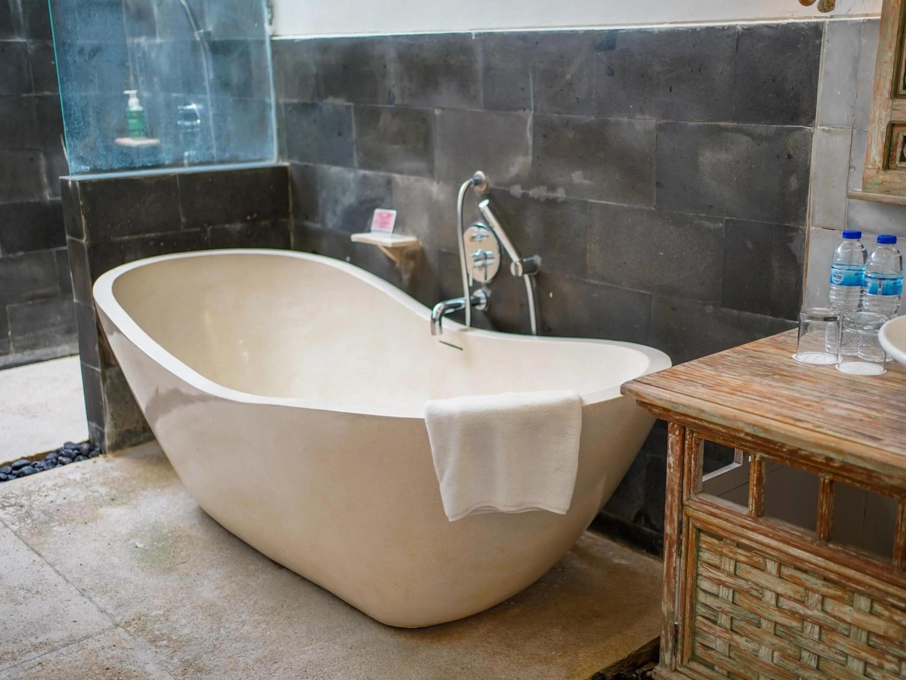 Bath in New Pondok Sara Villas