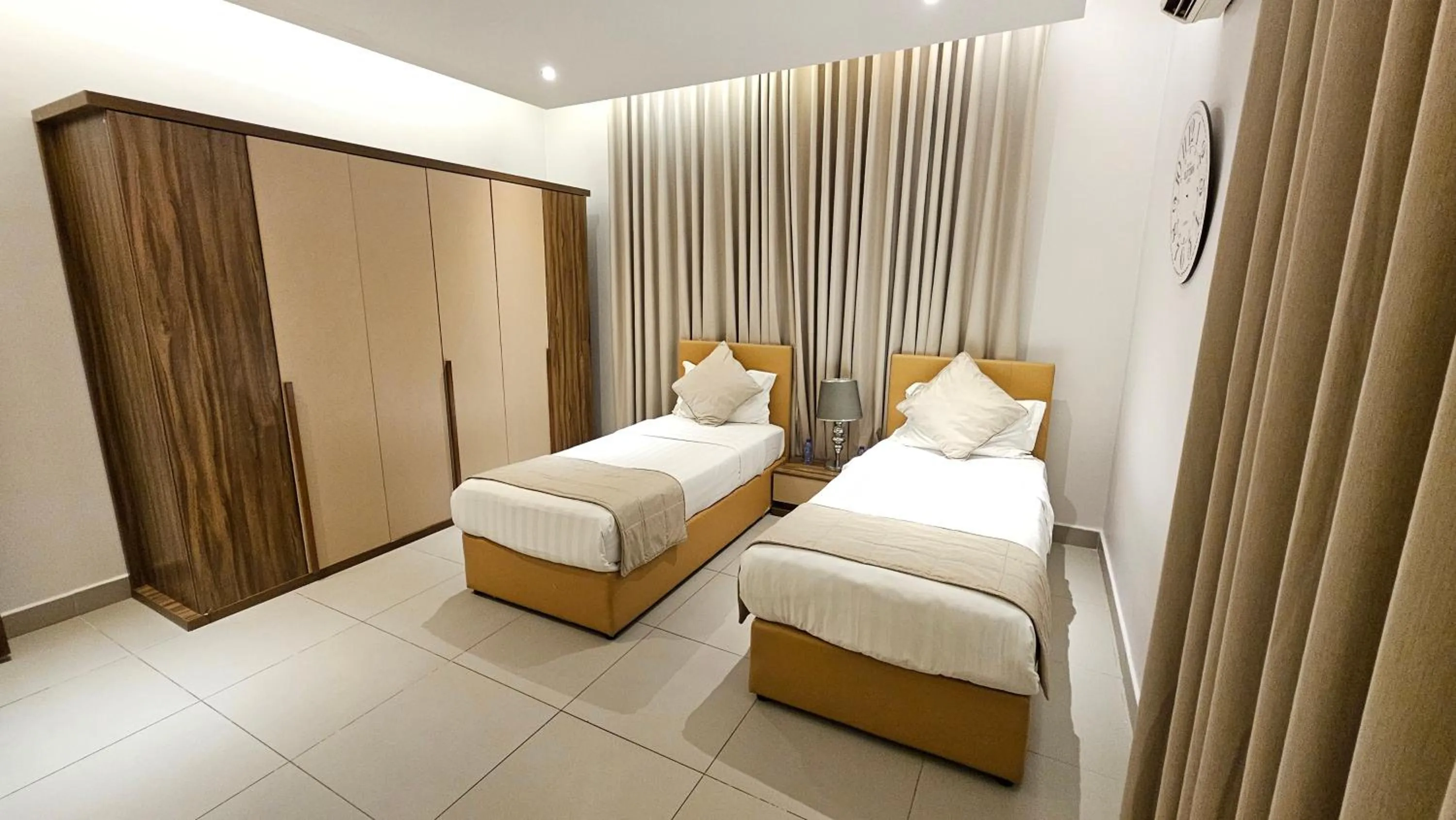 Bedroom, Bed in Rahhal AlBahr Serviced Apartments