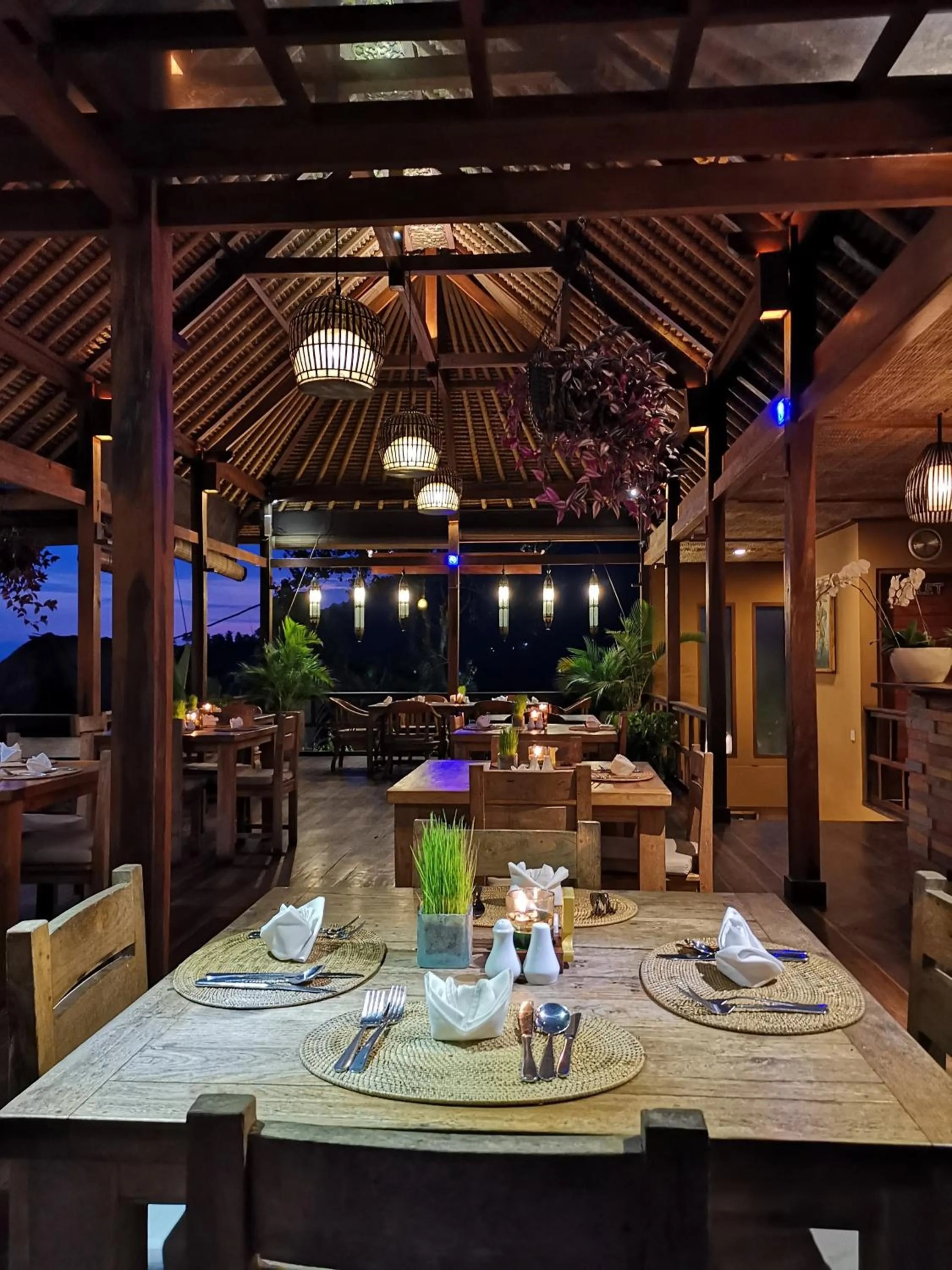 Restaurant/places to eat in Sawah Indah Villa