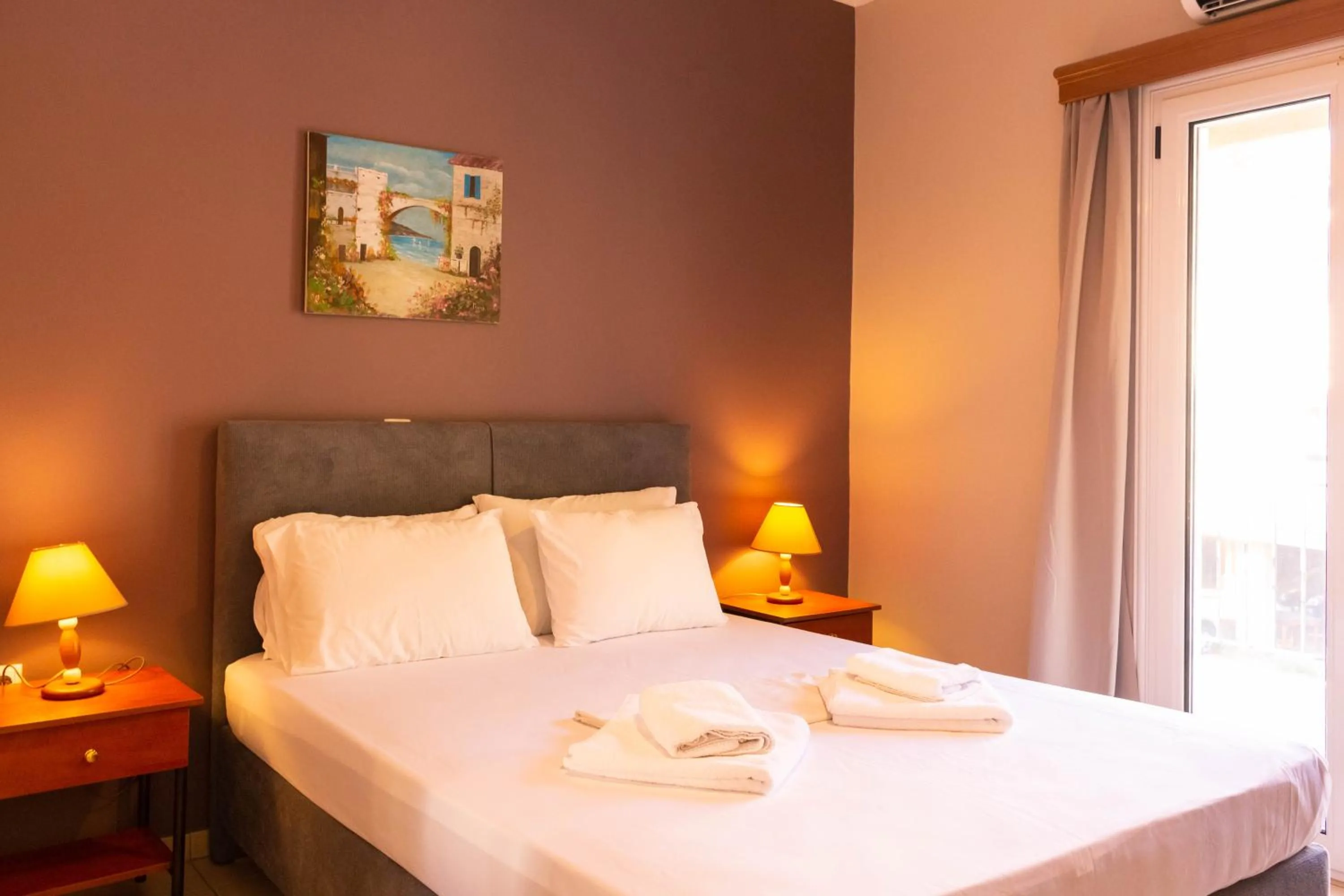 Bedroom, Bed in Apagio Apartments