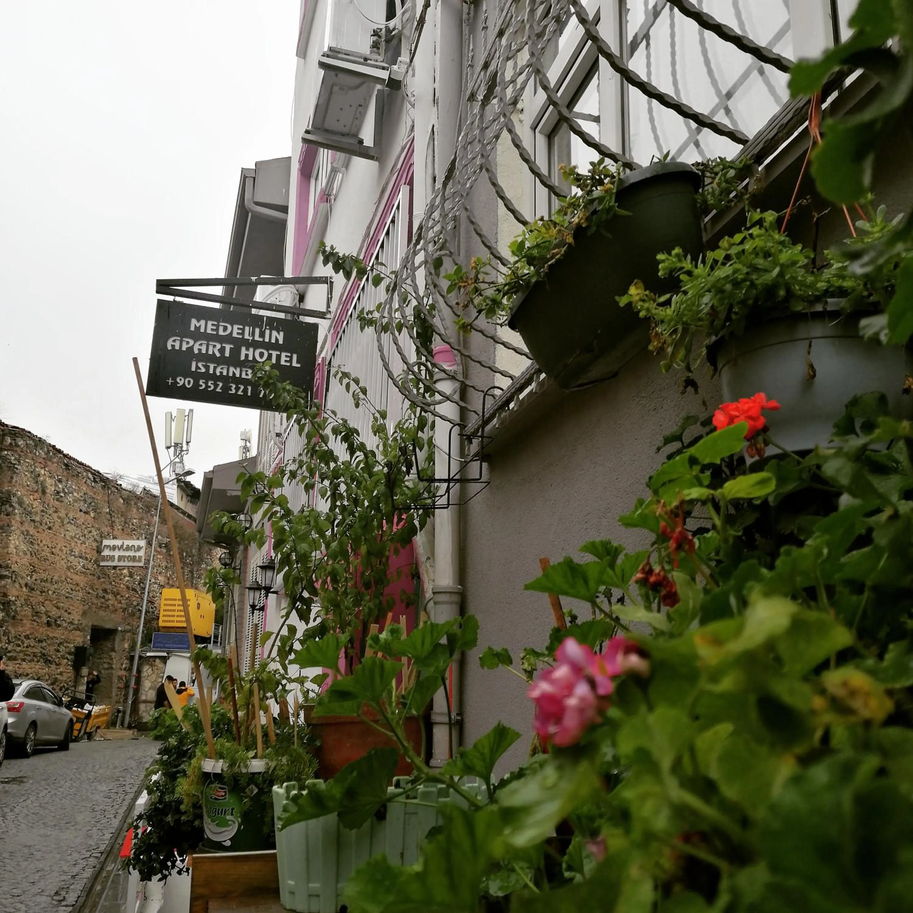 Property building in Medellin Apart Hotel Istanbul