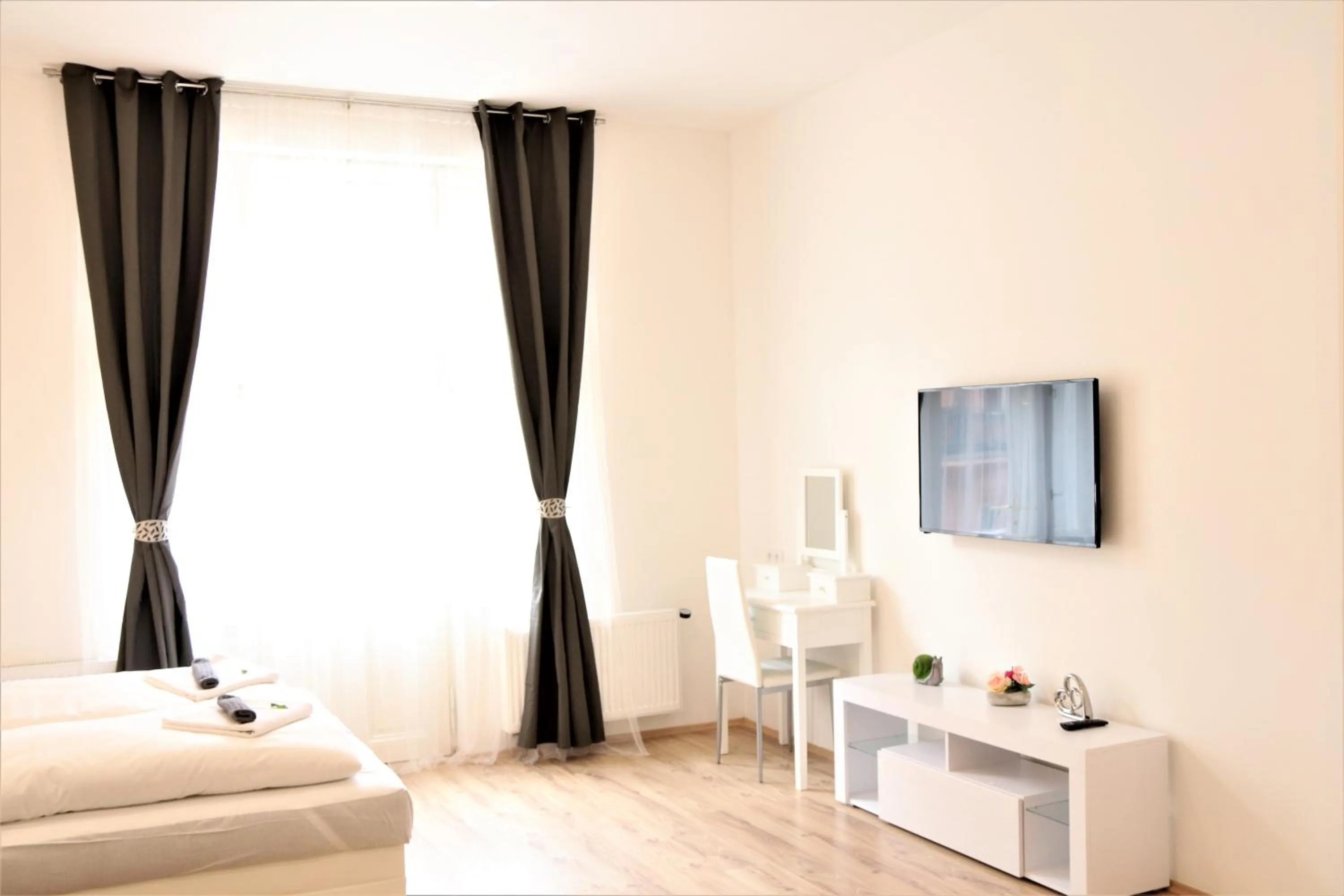 TV and multimedia, Bed in Flowers apartments