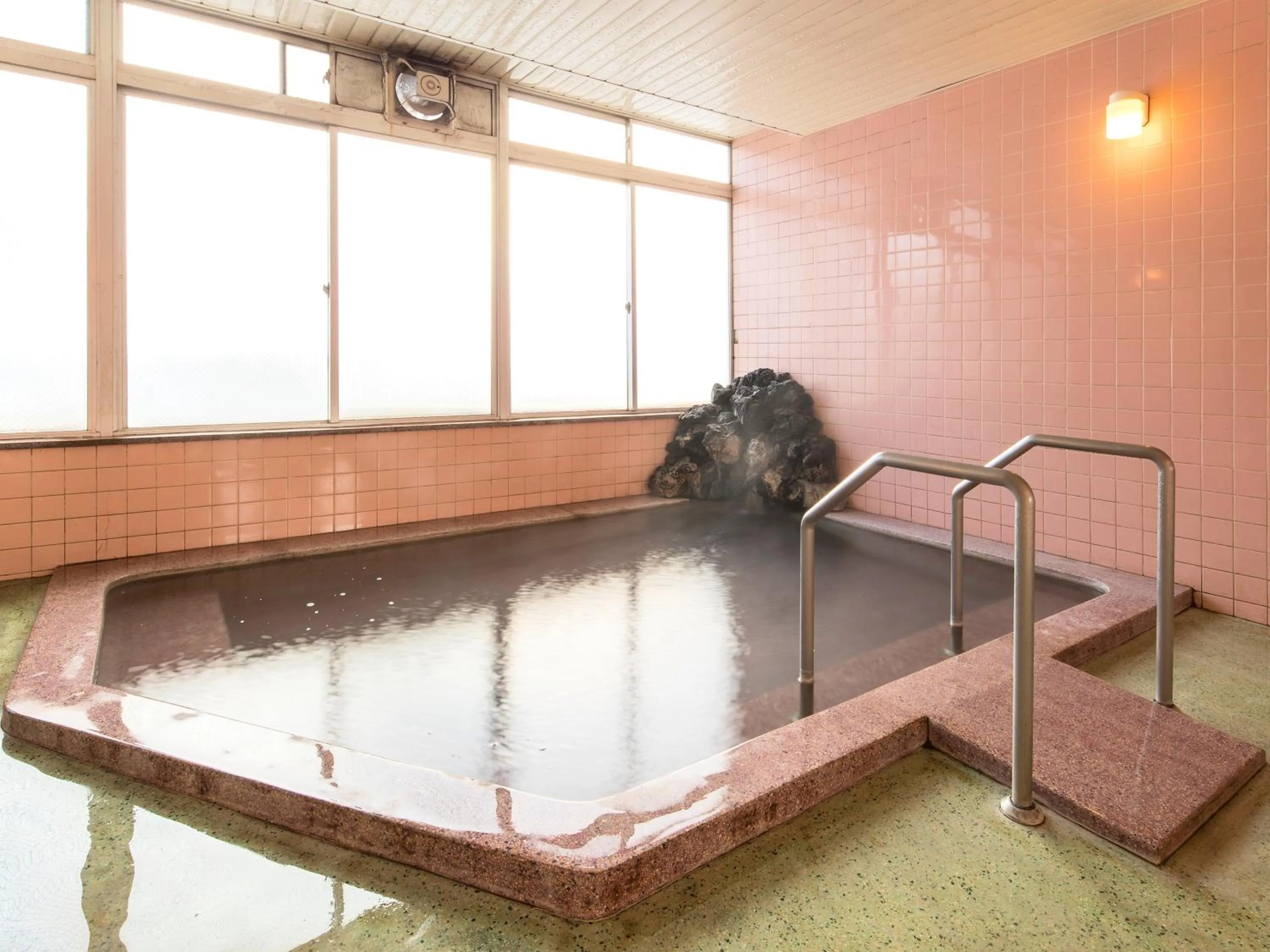 Hot Spring Bath in Yunoyado Mochizuki