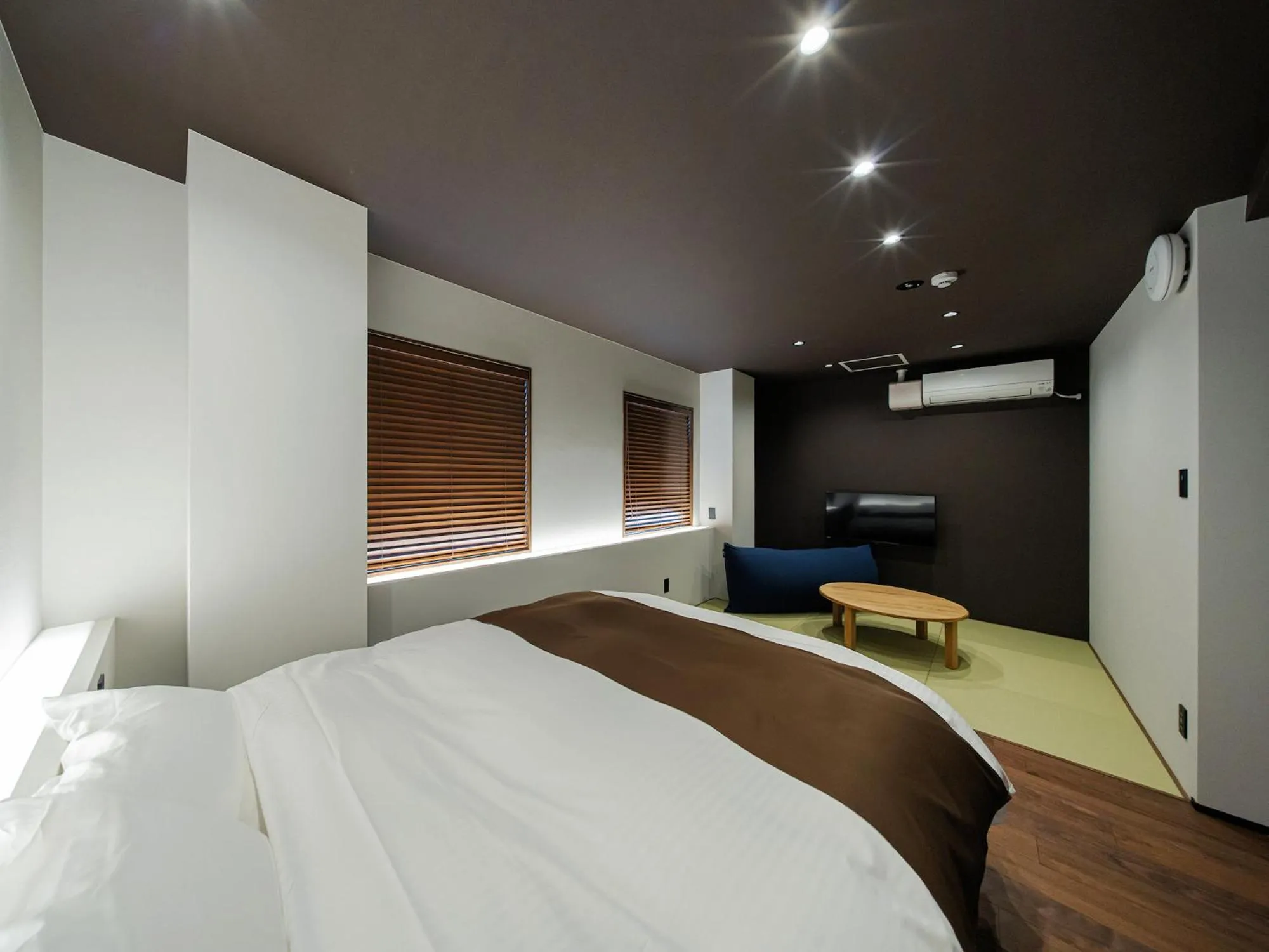 Photo of the whole room, Bed in Yunoyado Mochizuki