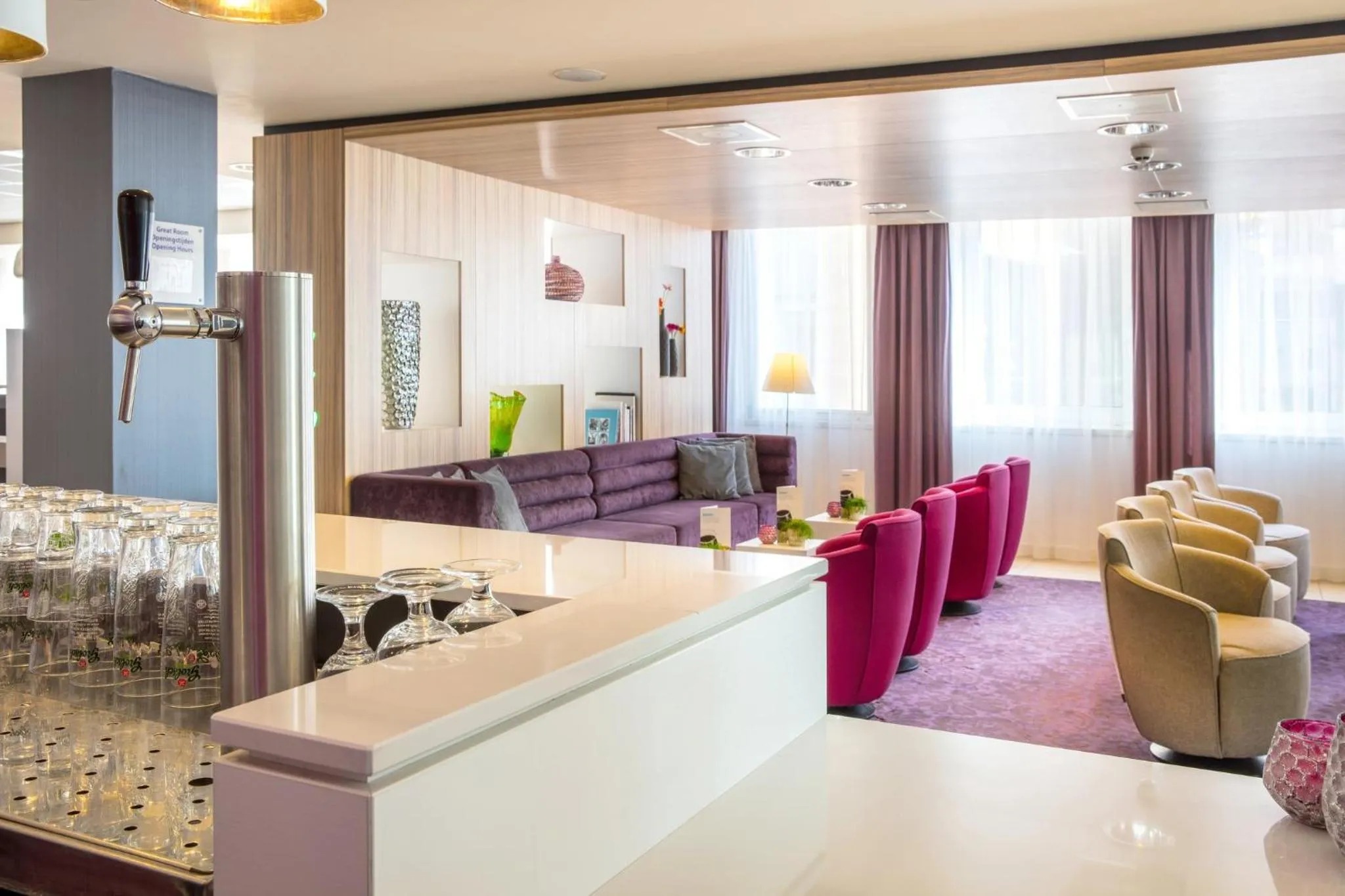 Lounge or bar in Holiday Inn Express Arnhem by IHG