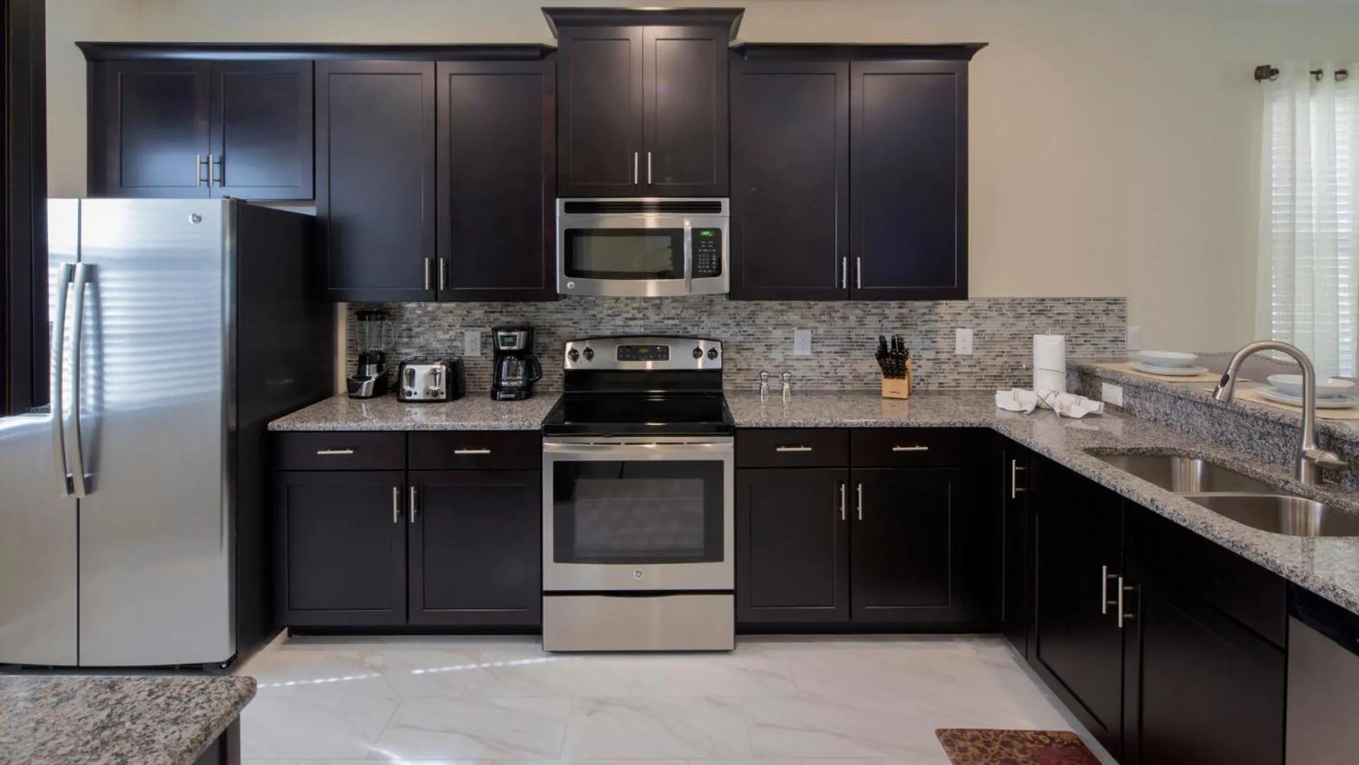 Kitchen or kitchenette in Mickeys Hideaway - 5 bed ChampionsGate pool home