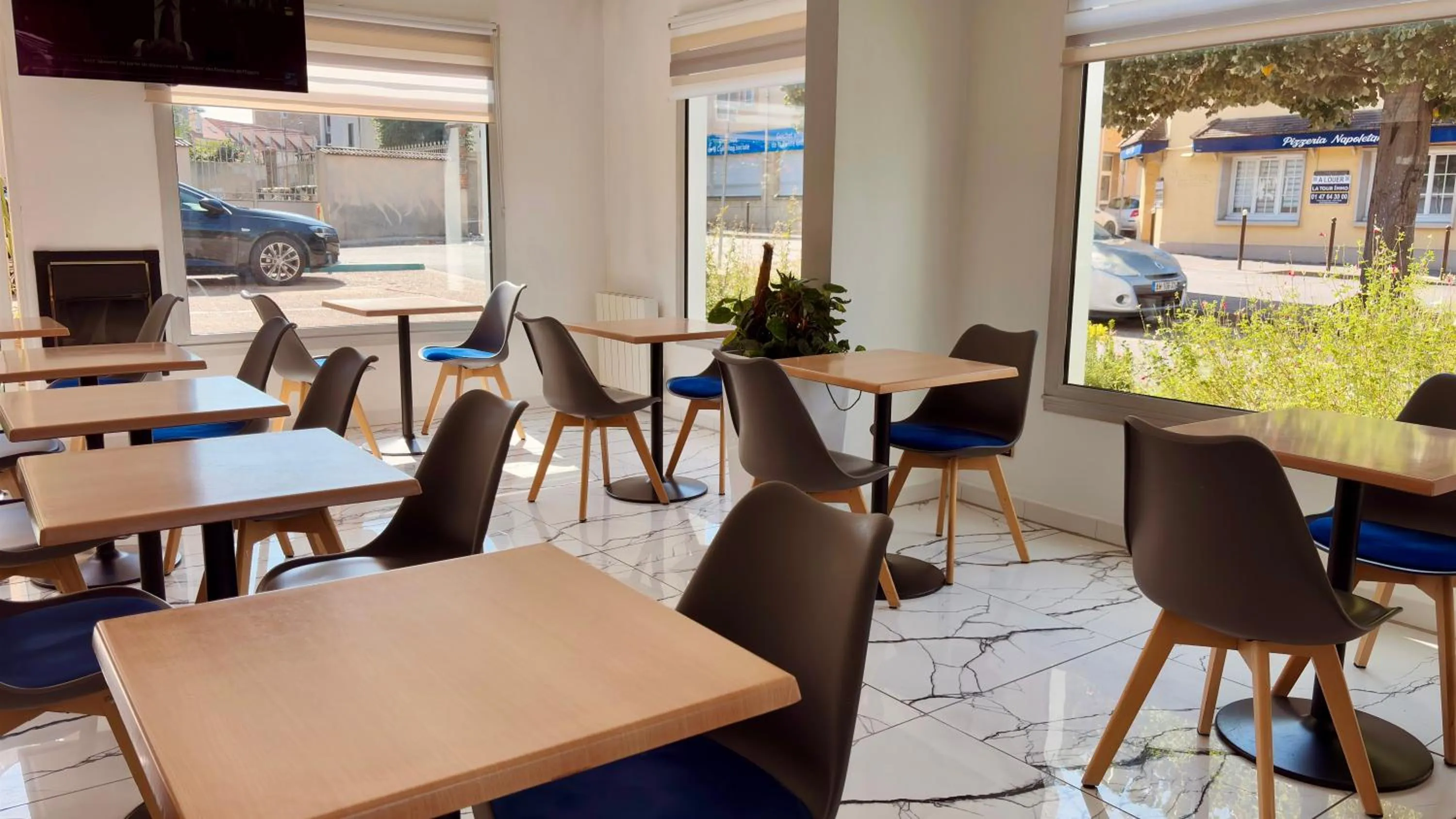 Restaurant/places to eat in Kyriad Direct Arpajon