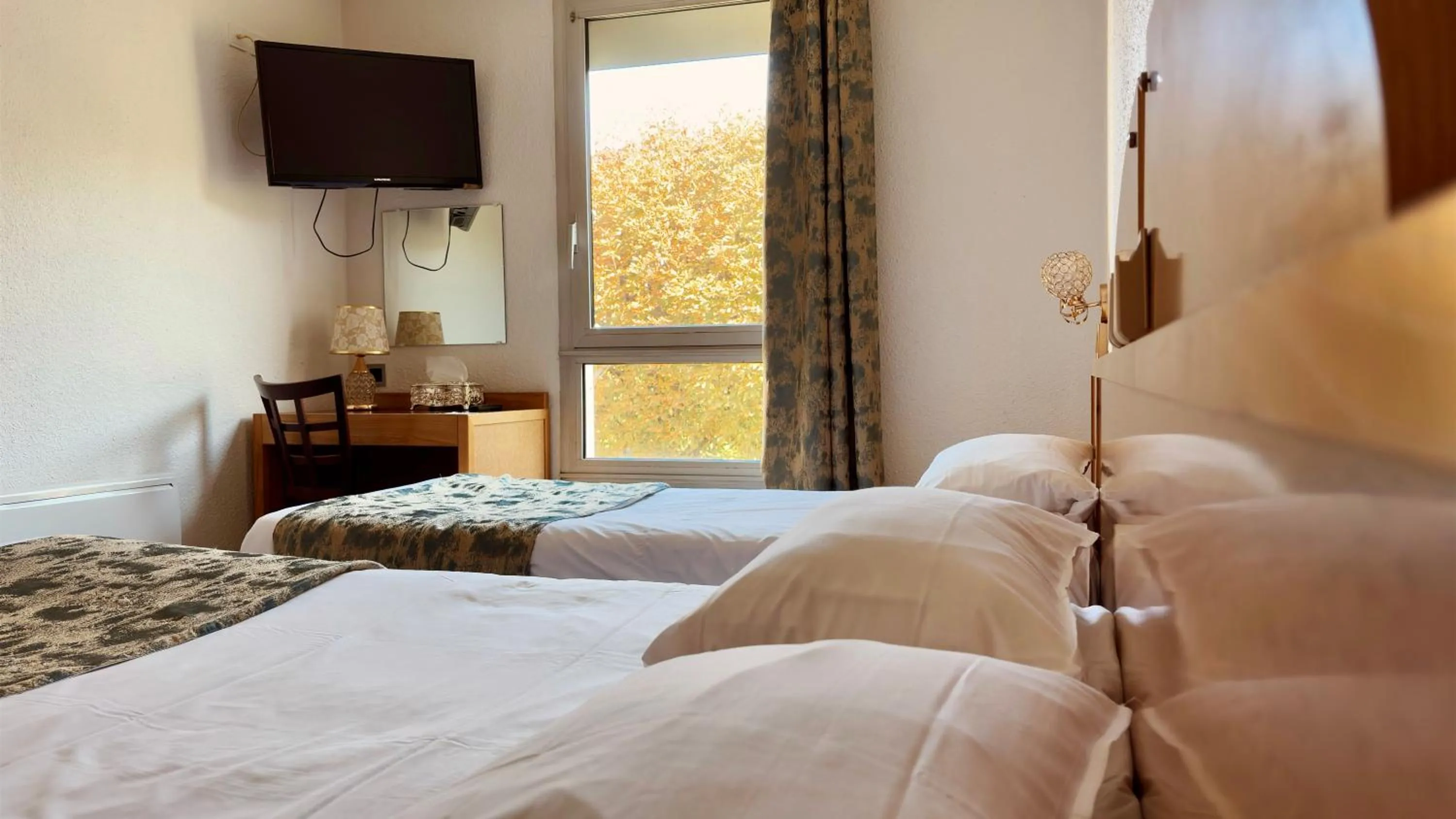 Bedroom, Bed in Kyriad Direct Arpajon