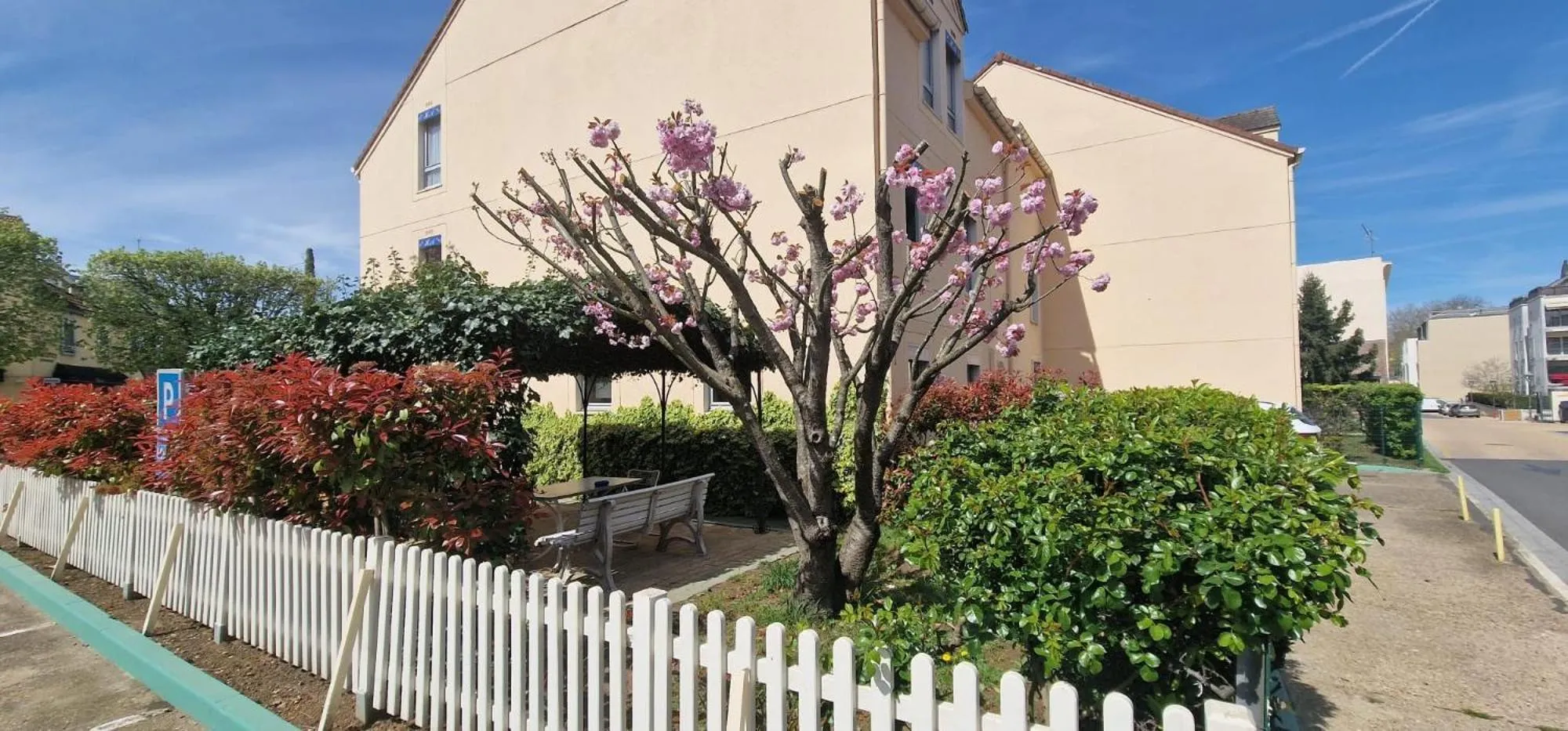 Garden in Kyriad Direct Arpajon