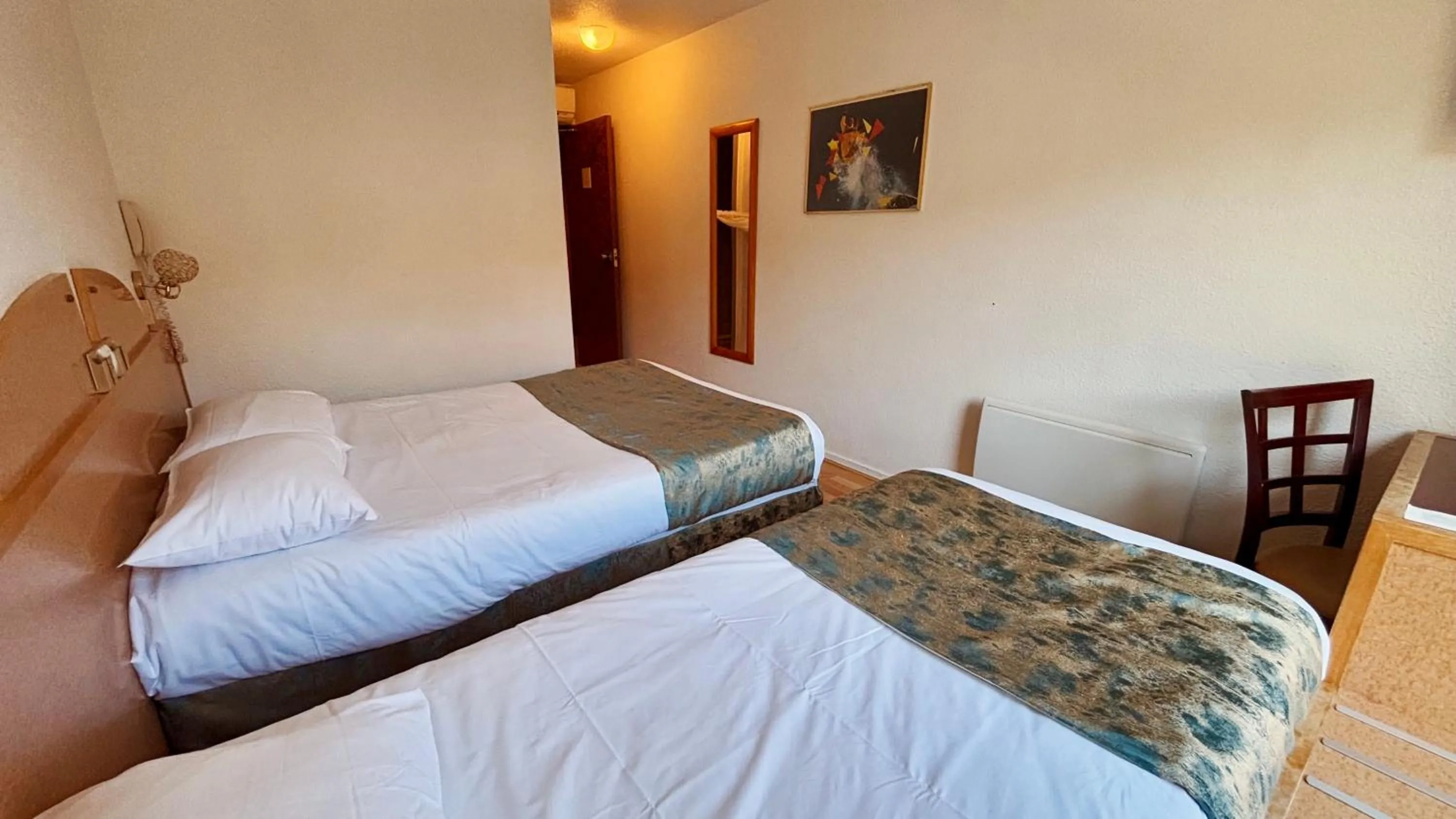 Bedroom, Bed in Kyriad Direct Arpajon