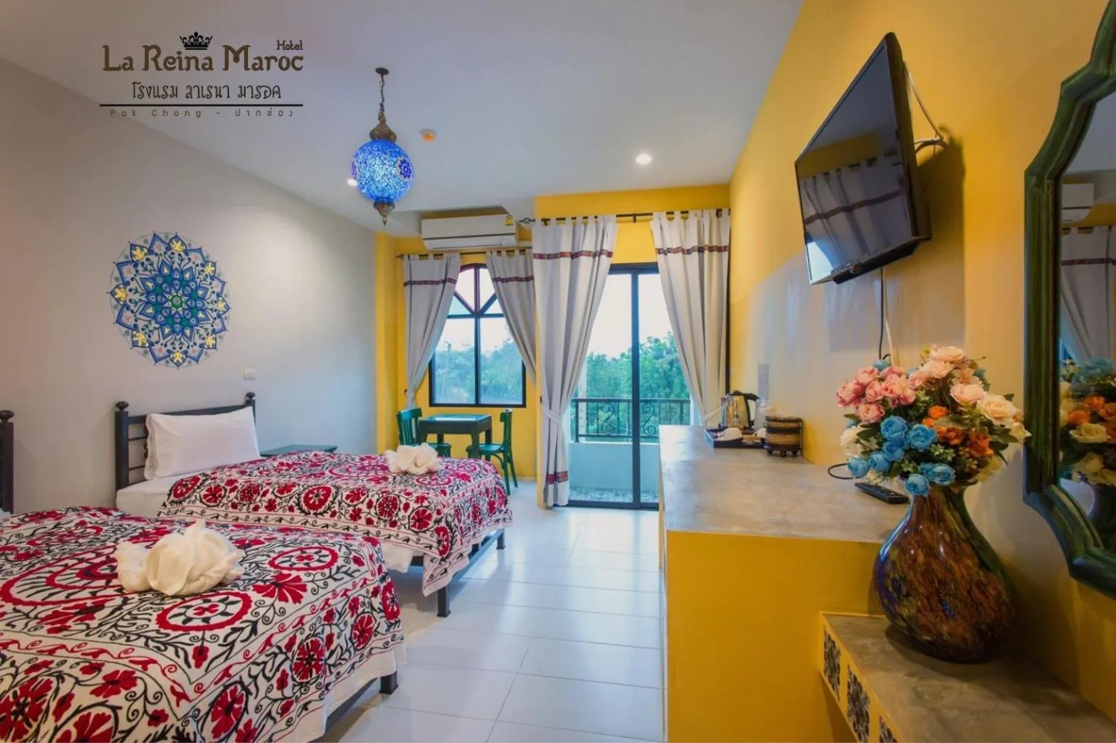 Bed in La Reina Maroc Hotel ปากช่อง เขาใหญ่