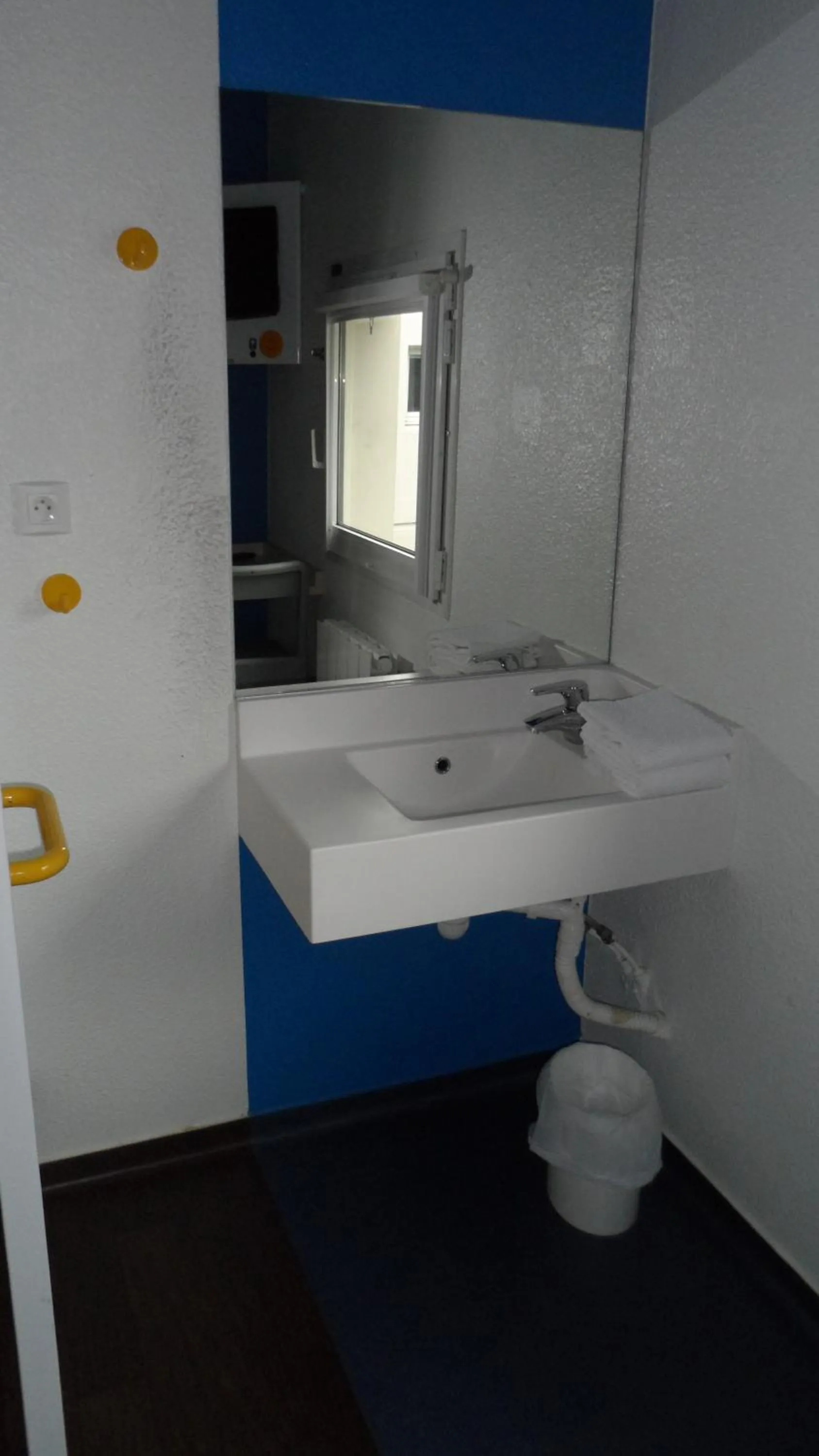 Bedroom in hotelF1 Blois