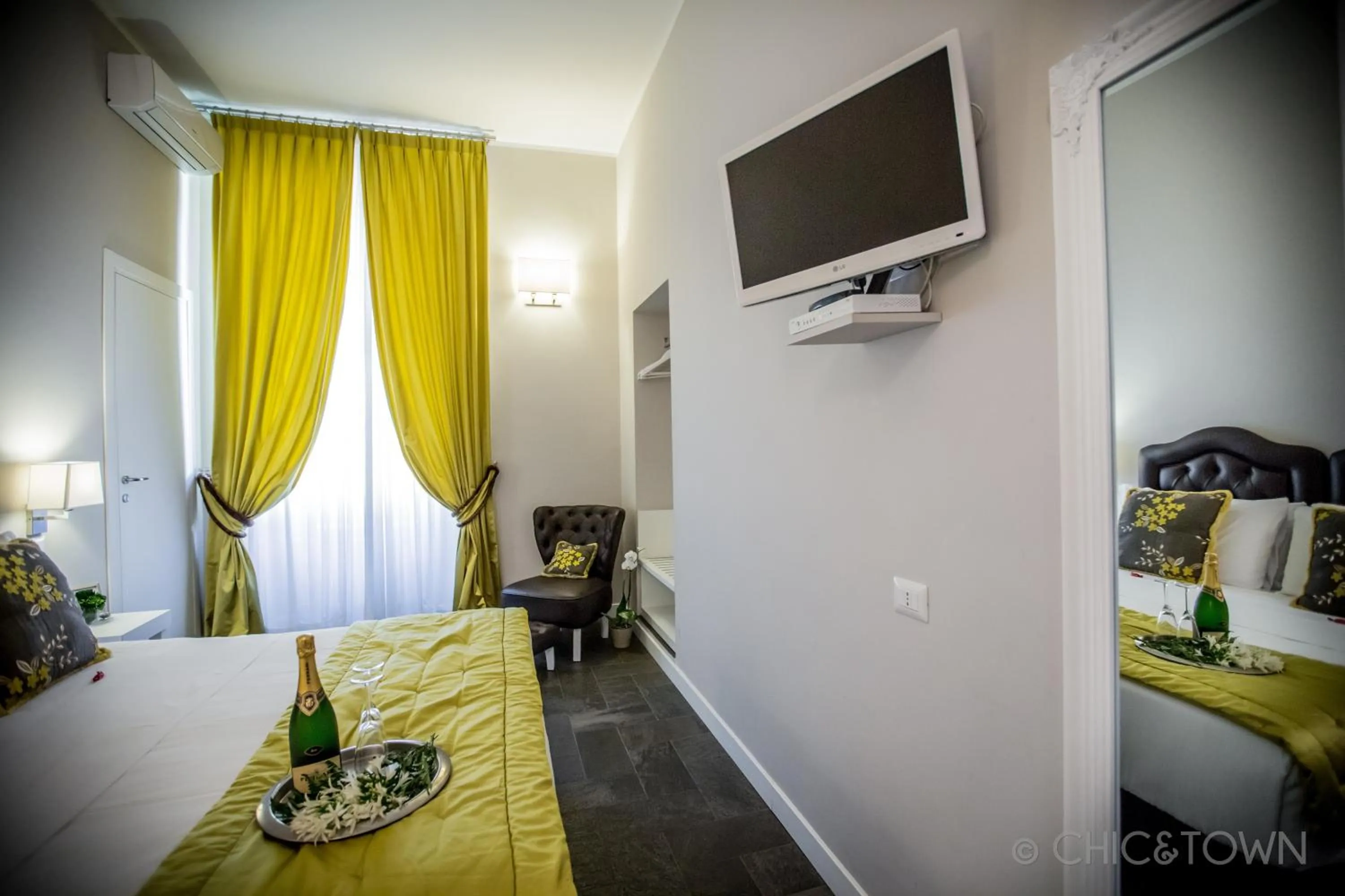 Photo of the whole room, Bed in Chic & Town Luxury Rooms Piazza di Spagna