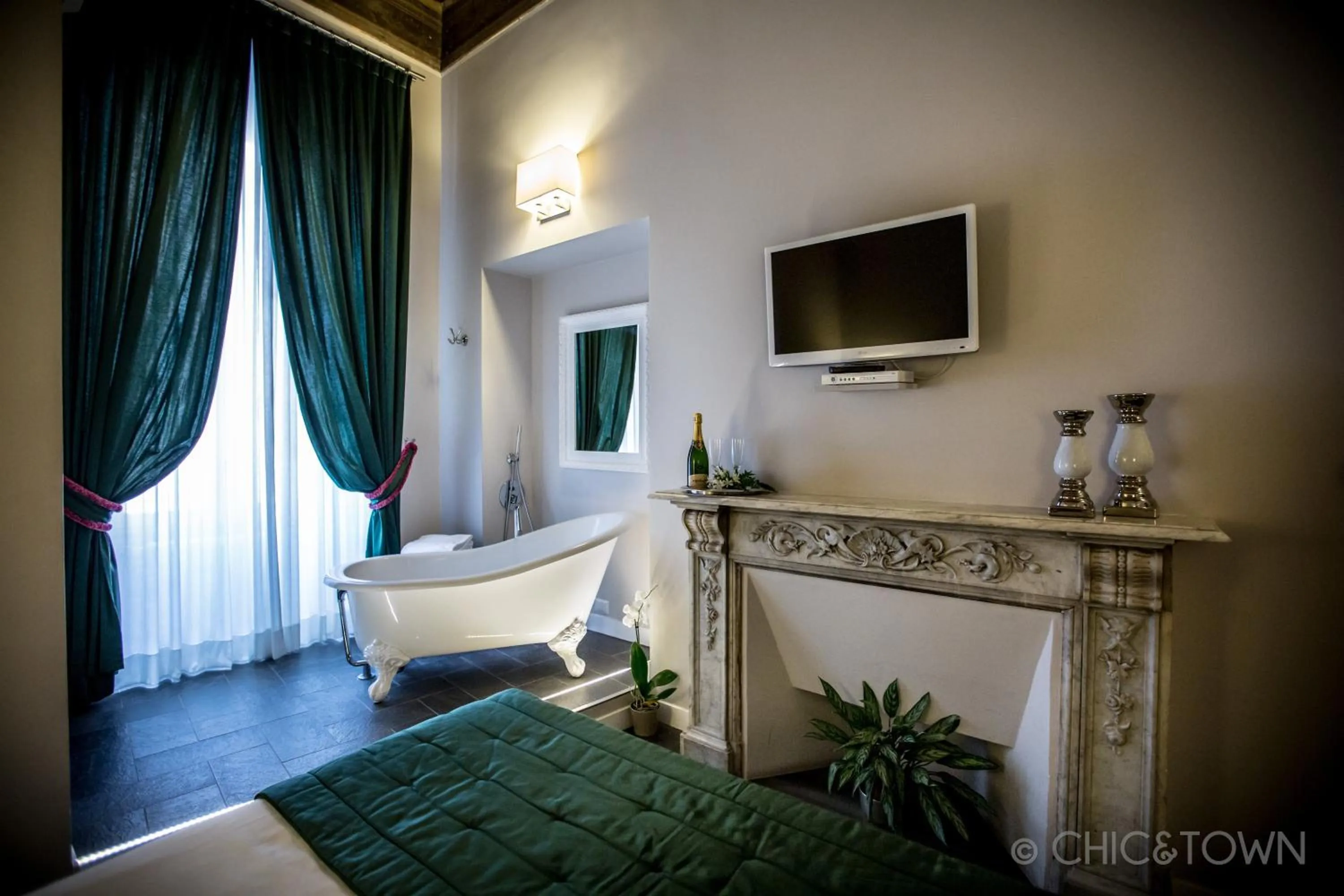 Bathroom, Bed in Chic & Town Luxury Rooms Piazza di Spagna