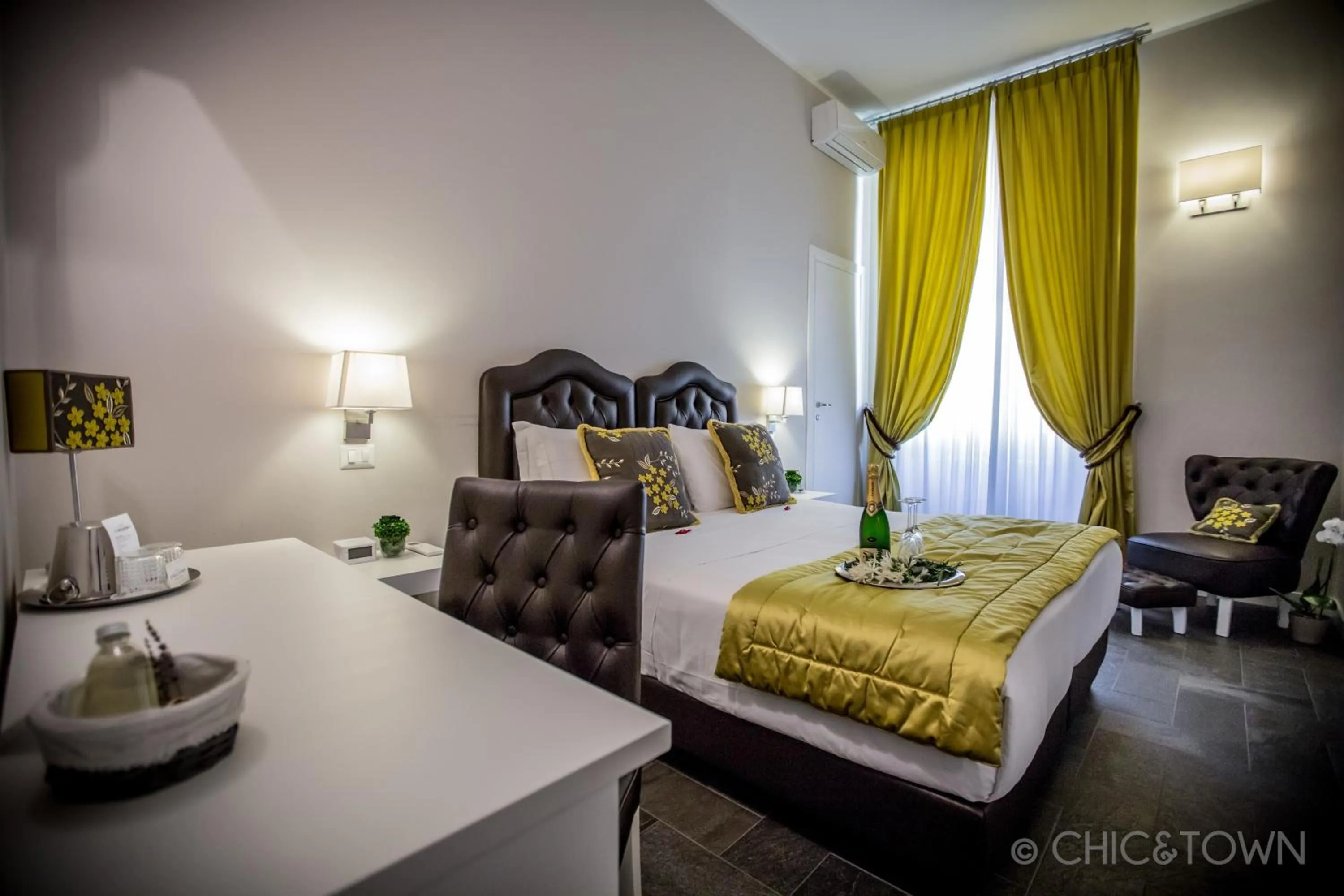 Photo of the whole room, Bed in Chic & Town Luxury Rooms Piazza di Spagna