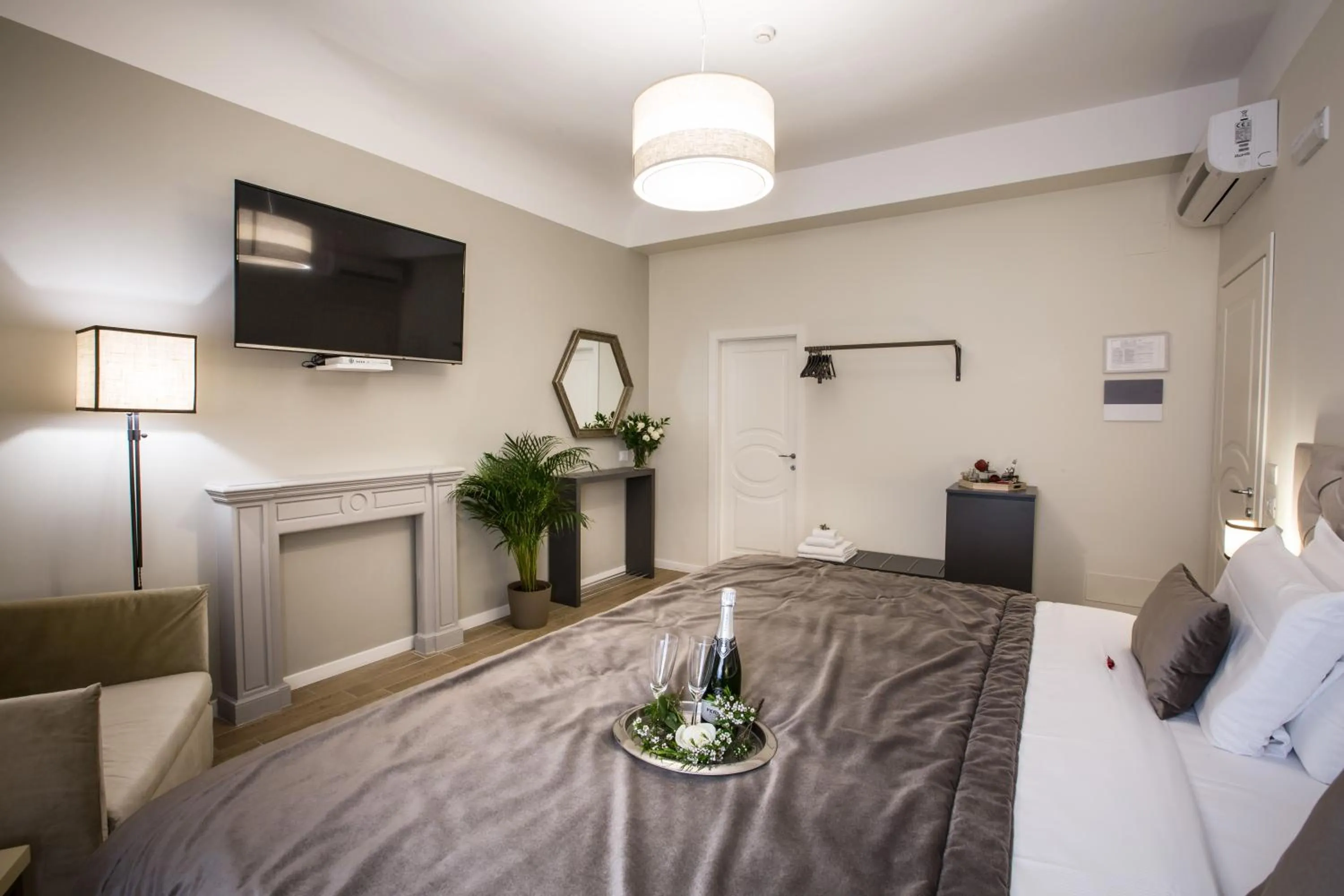 Bed in Chic & Town Luxury Rooms Piazza di Spagna