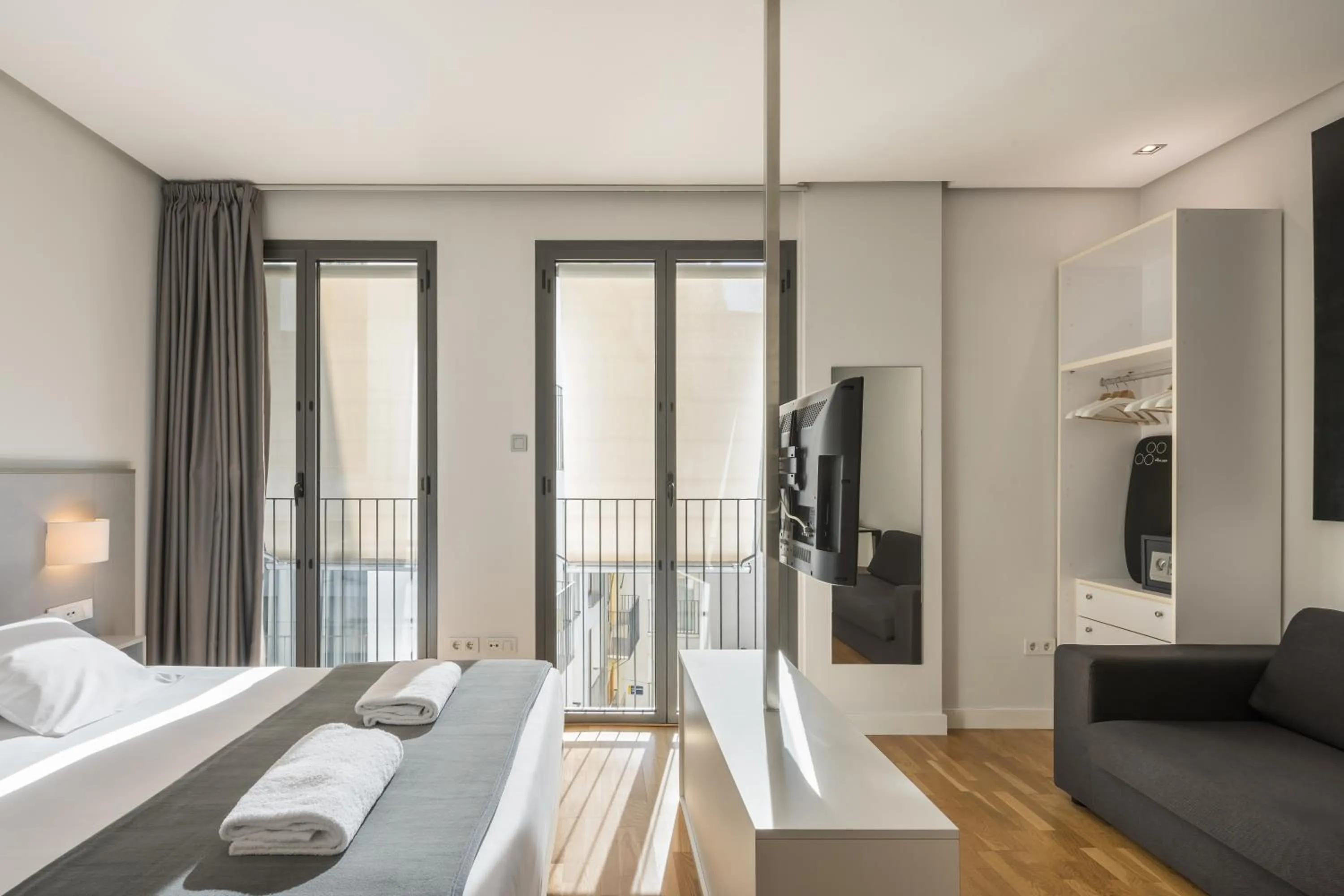 Bed in Mon Suites Catedral