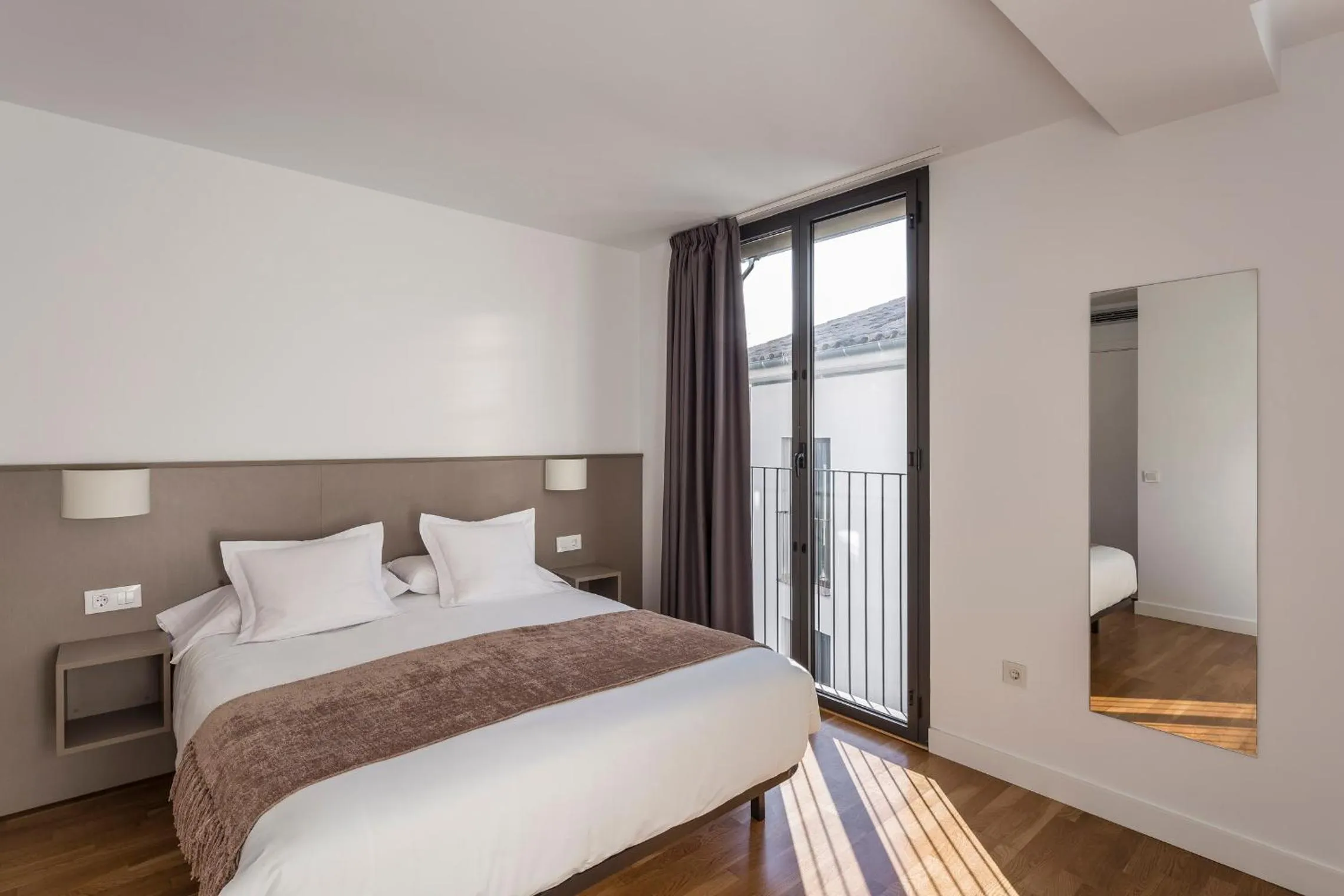 Bed in Mon Suites Catedral