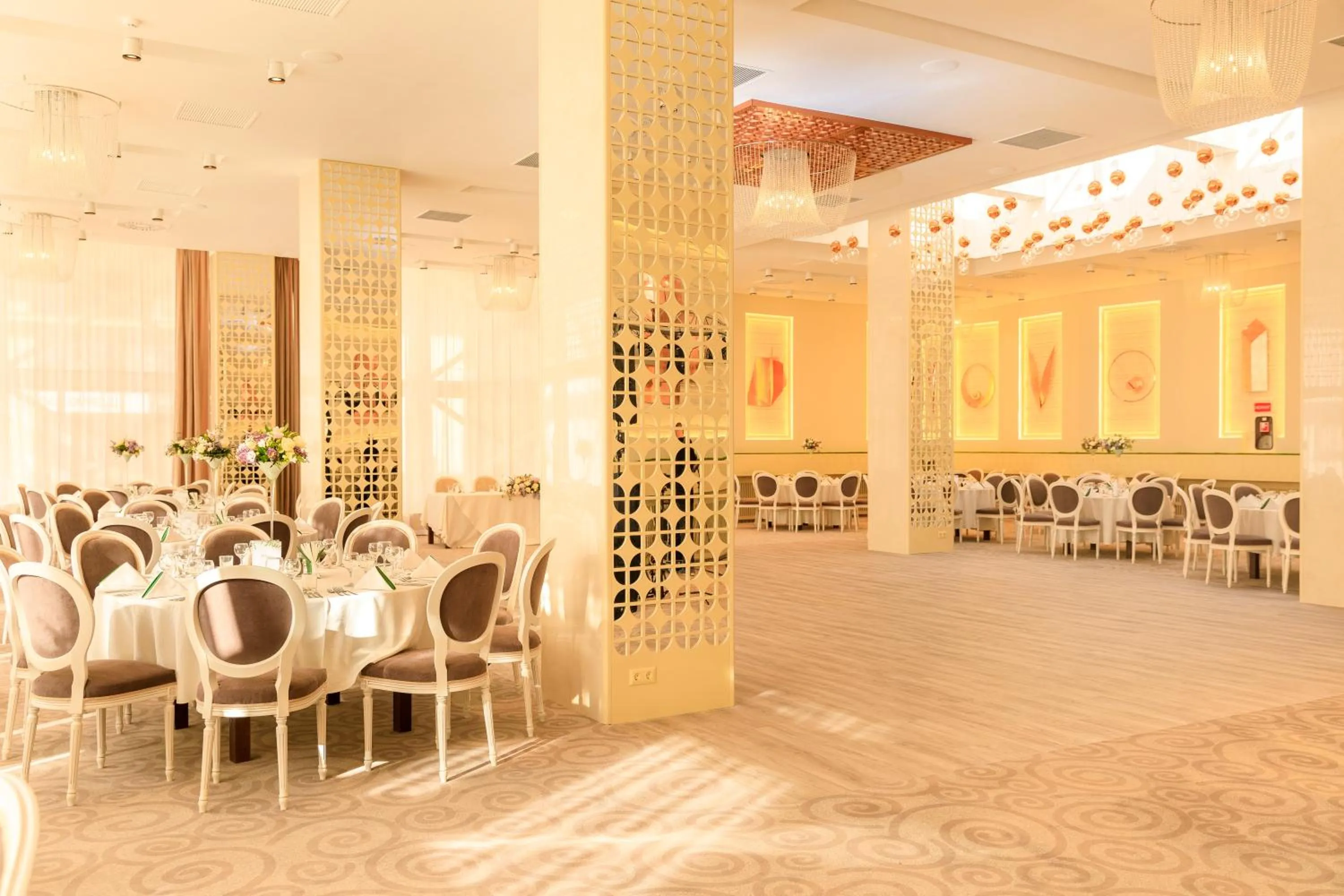 Restaurant/places to eat in Unirea Hotel & Spa