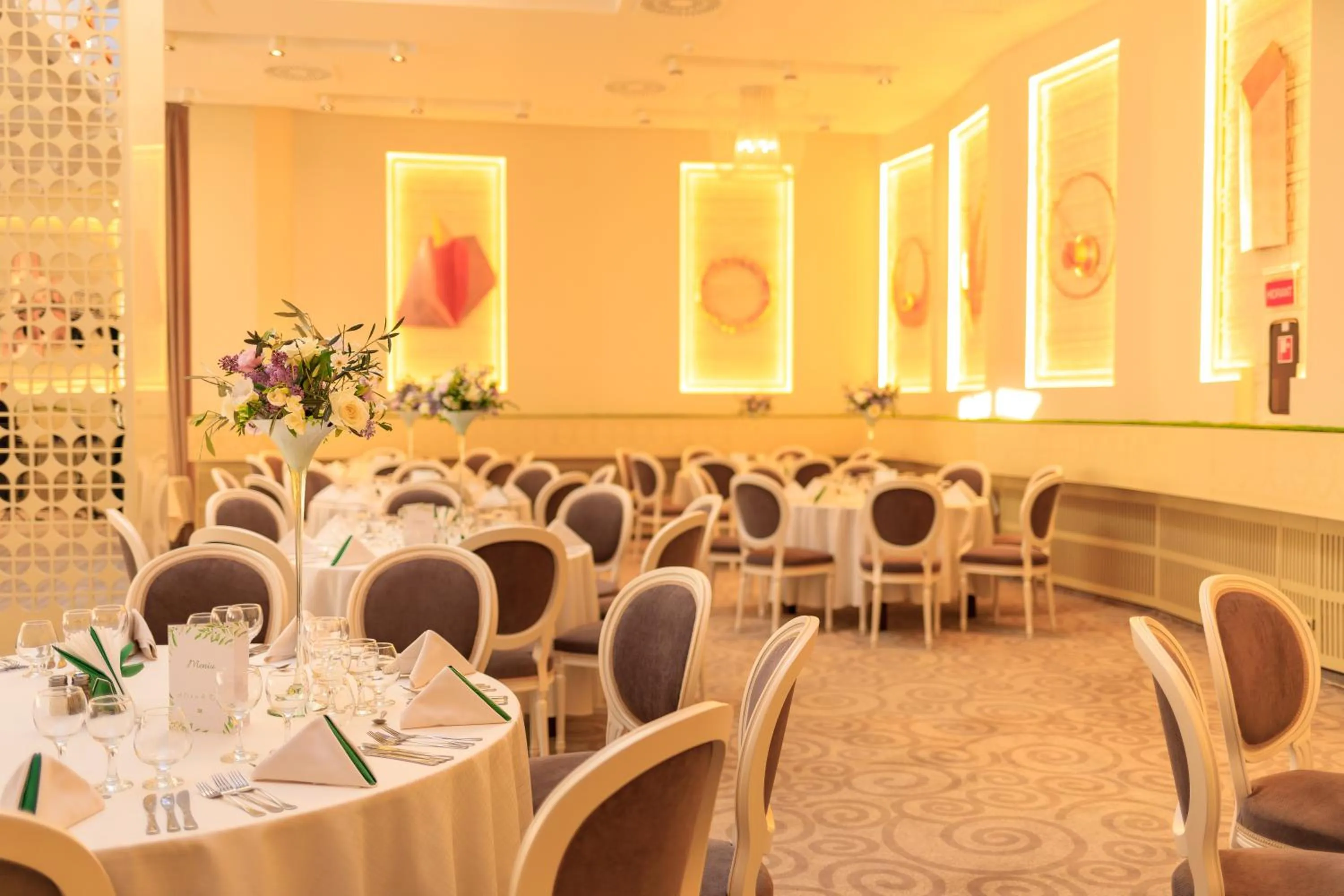 Restaurant/places to eat in Unirea Hotel & Spa