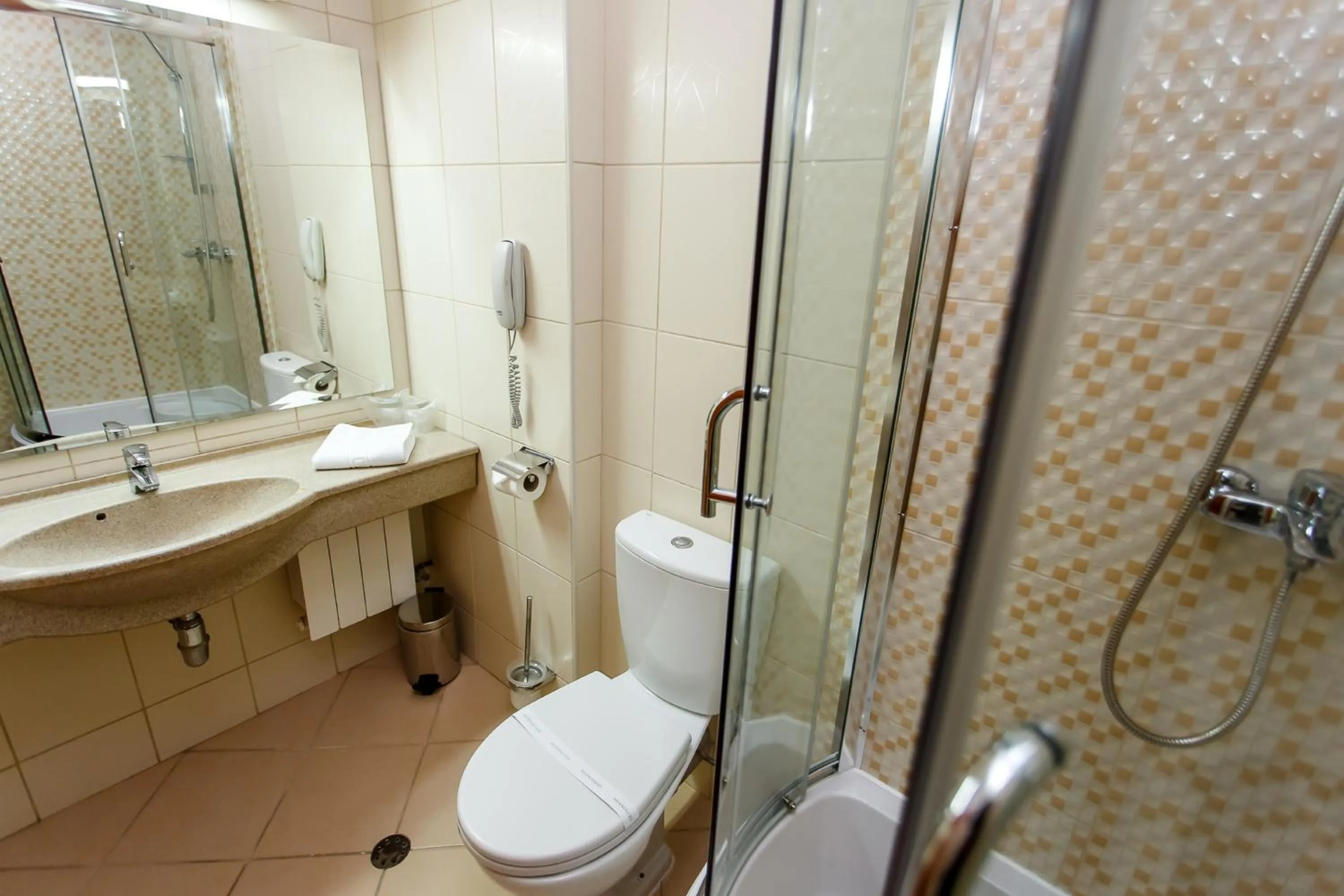 Shower in Unirea Hotel & Spa