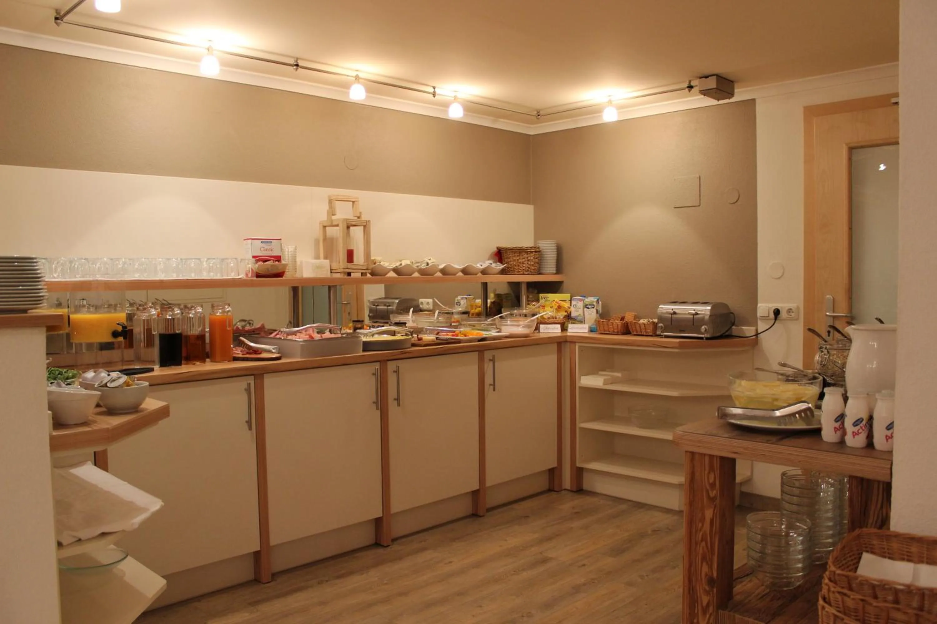 Buffet breakfast in Pension Michael