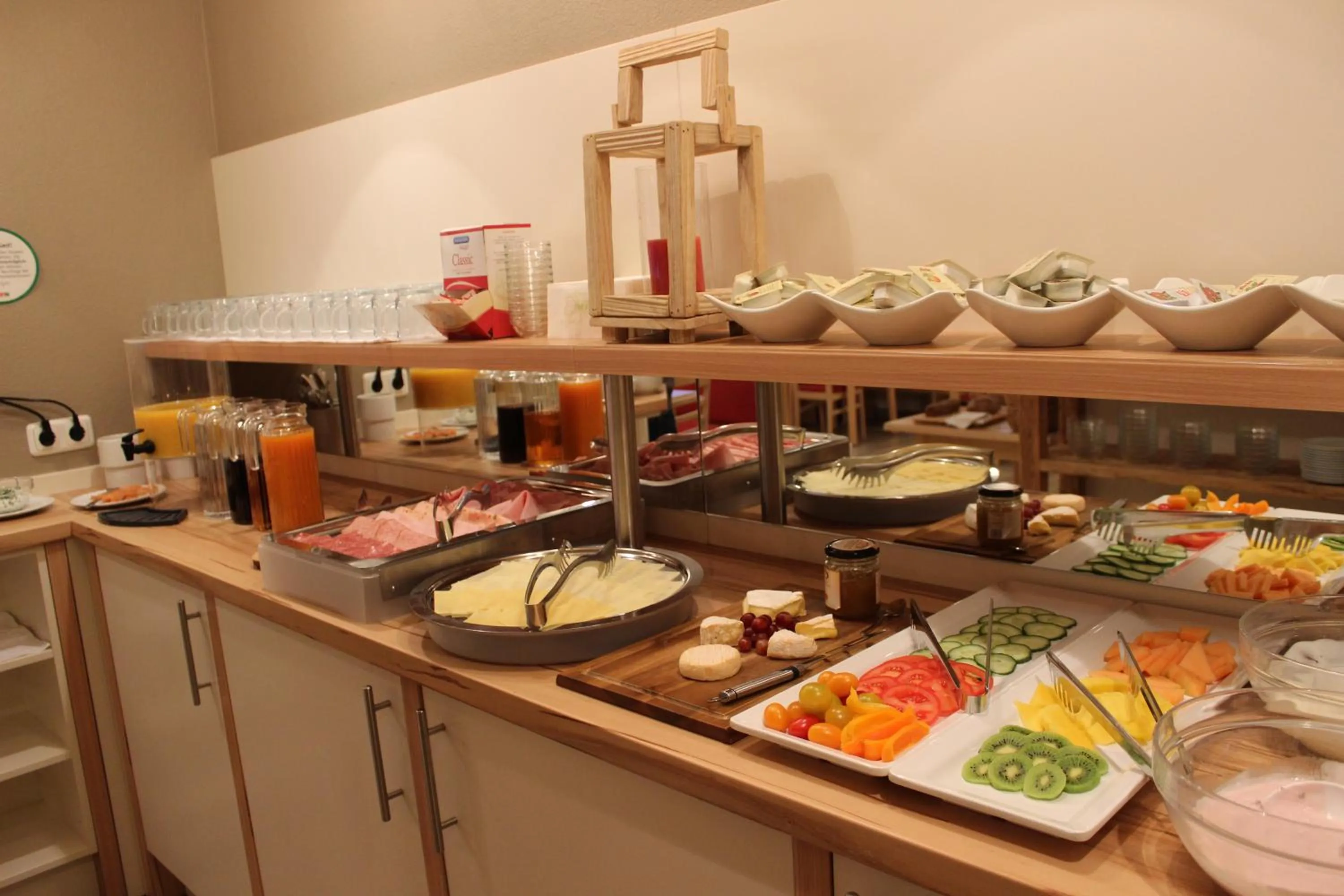 Buffet breakfast in Pension Michael