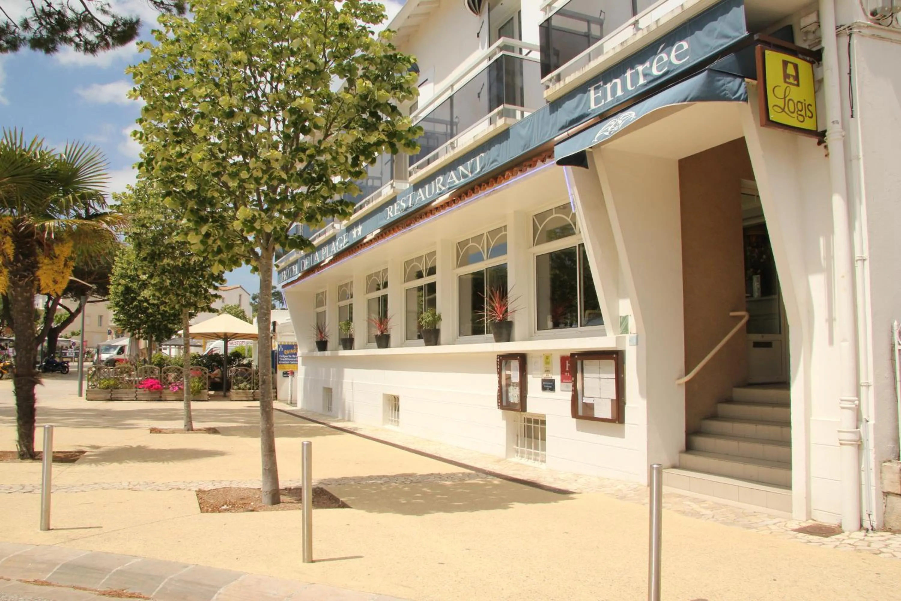 Facade/entrance in Hôtel de la Plage