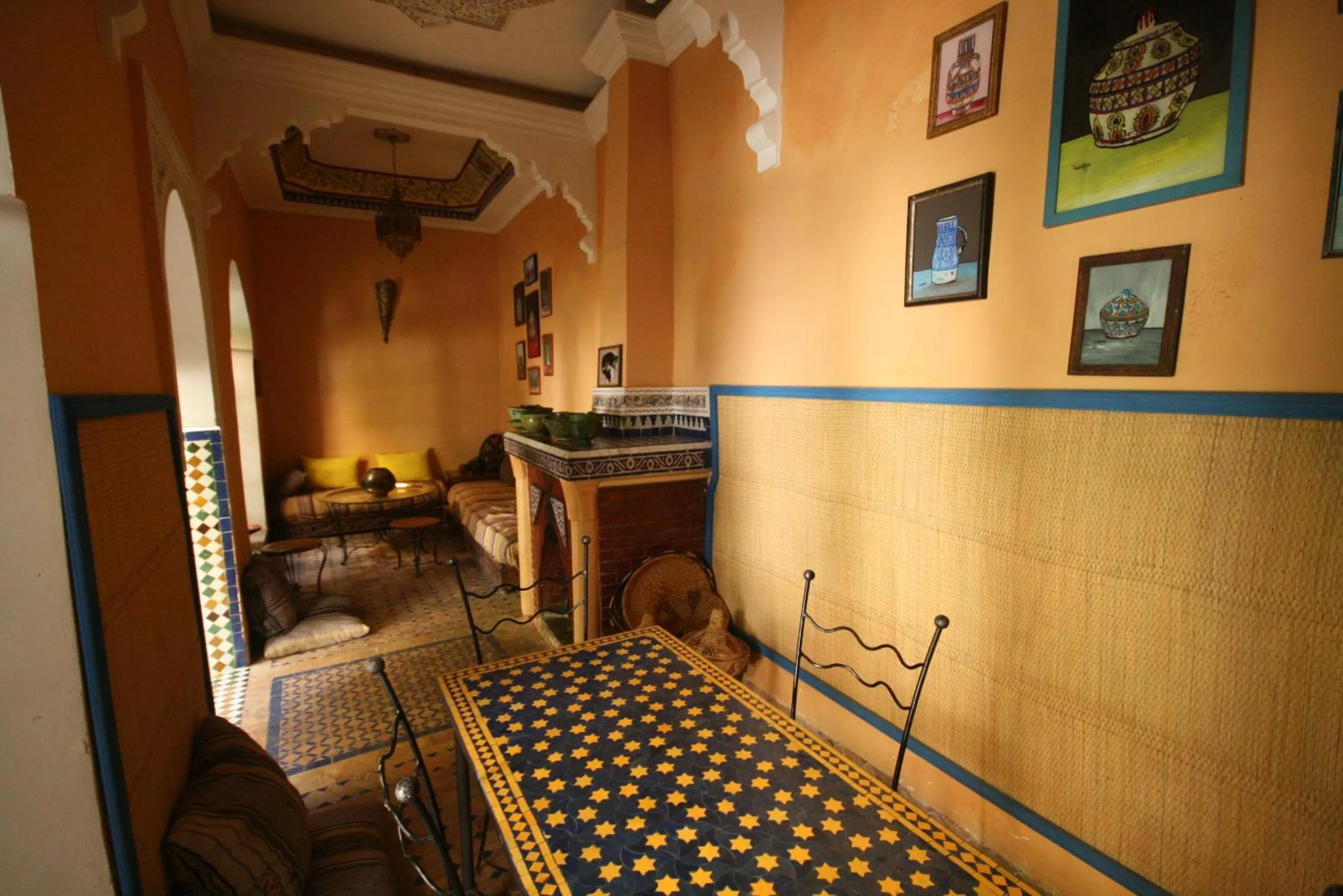 Restaurant/places to eat, Bed in Ryad El Borj