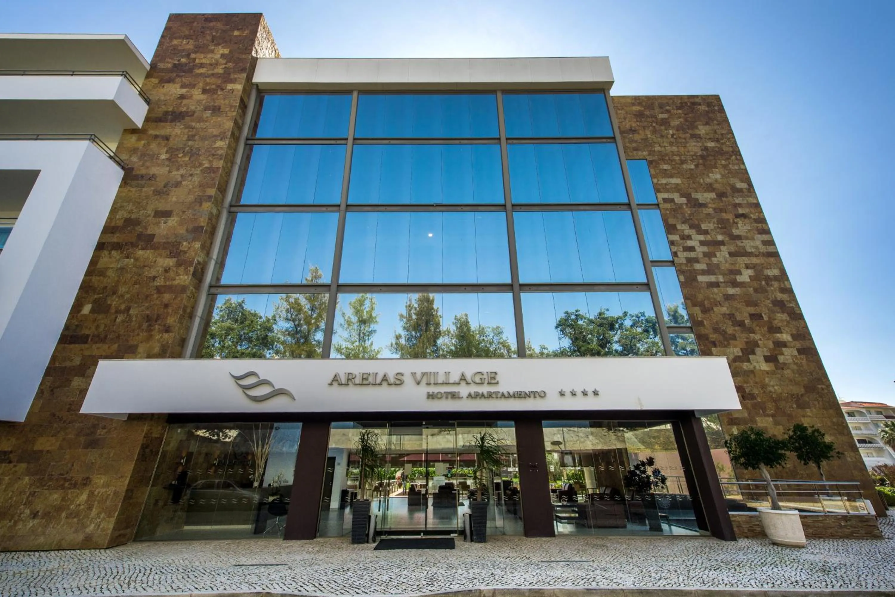 Facade/entrance in Areias Village Beach Suite Hotel