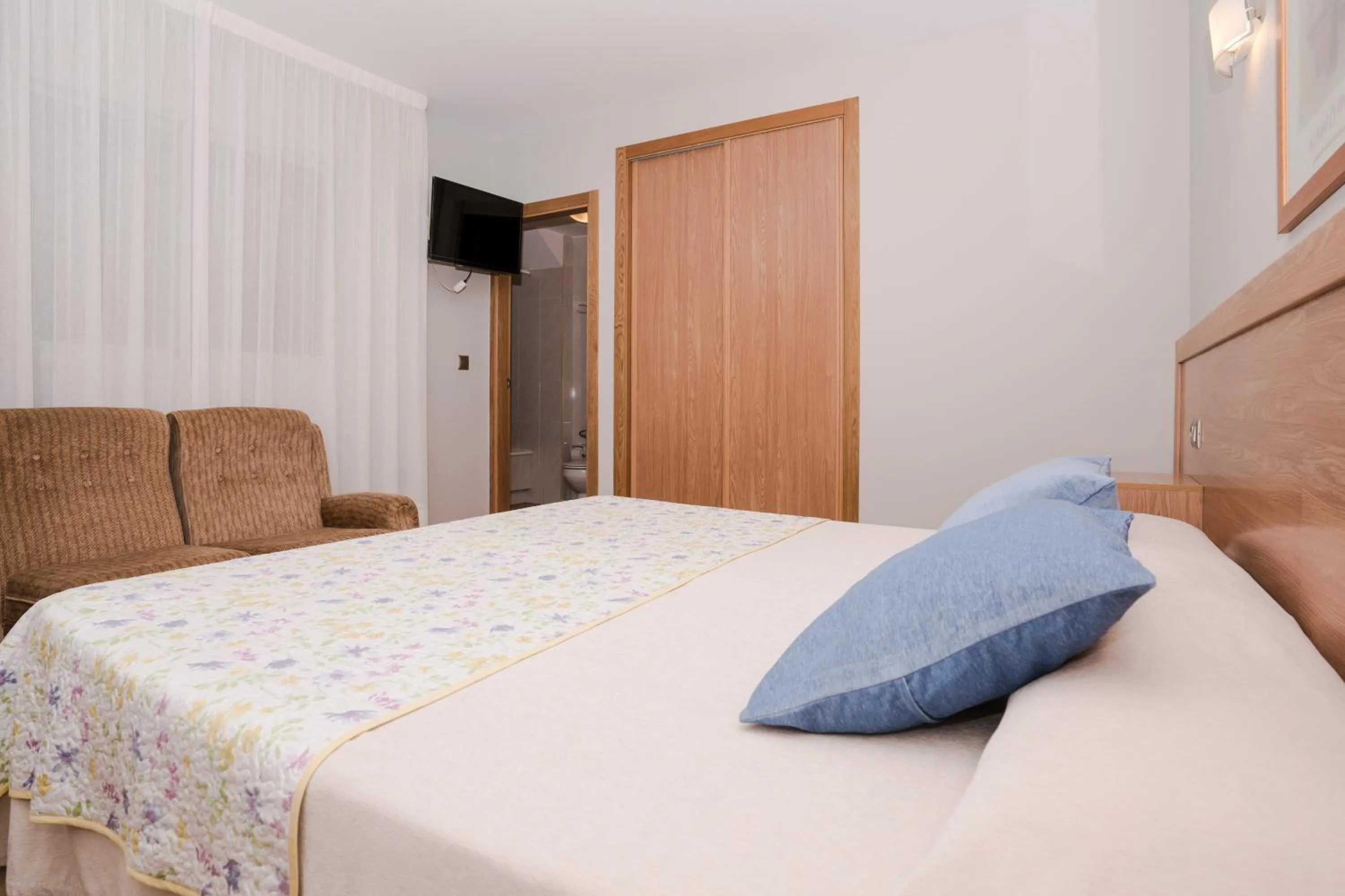 Bed in Hotel Caribe Sanxenxo