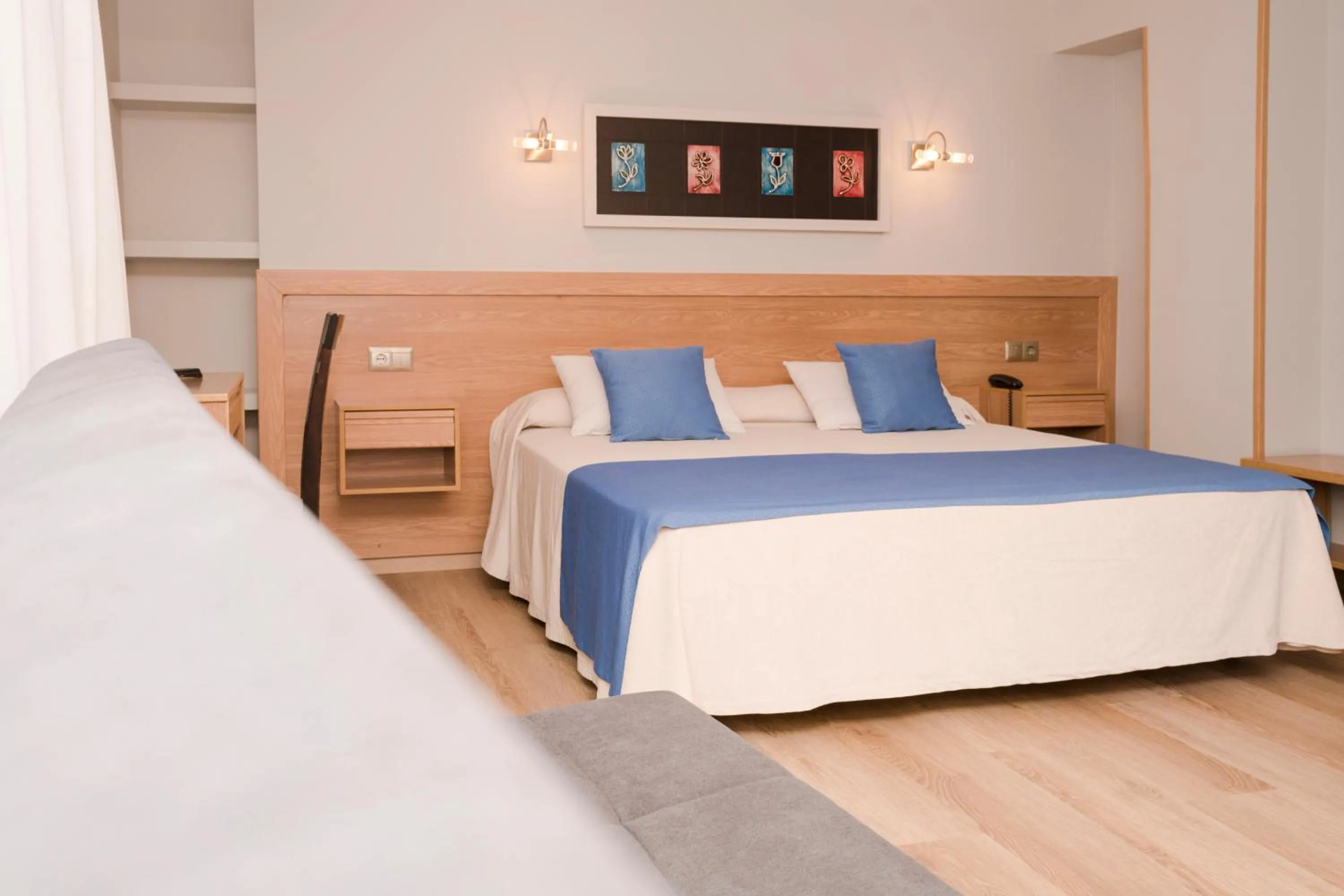 Bed in Hotel Caribe Sanxenxo