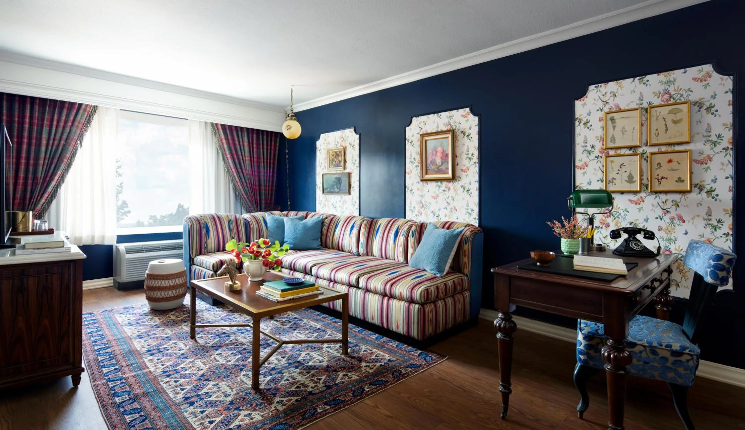 Living room in Graduate by Hilton Knoxville