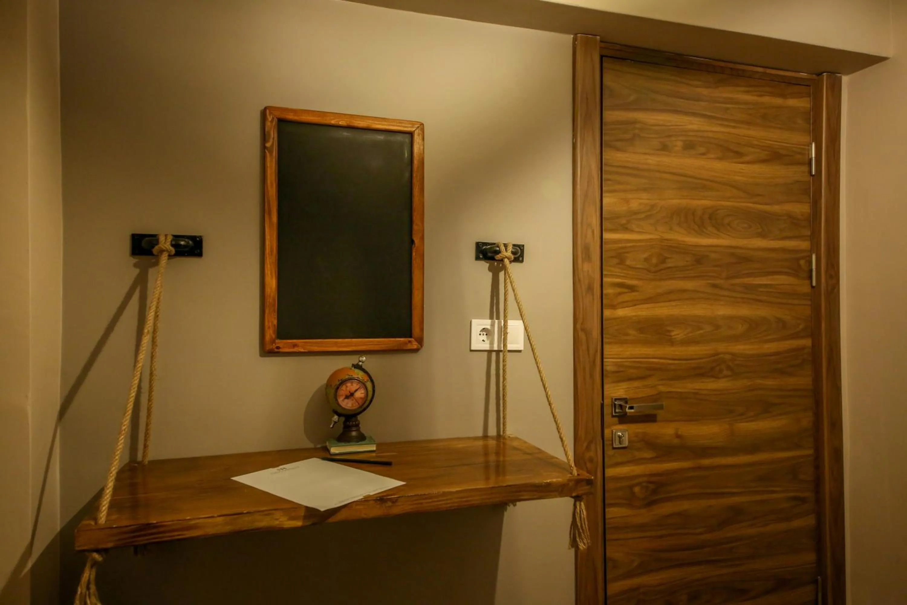 Library in Fidanoglu Suite Hotel