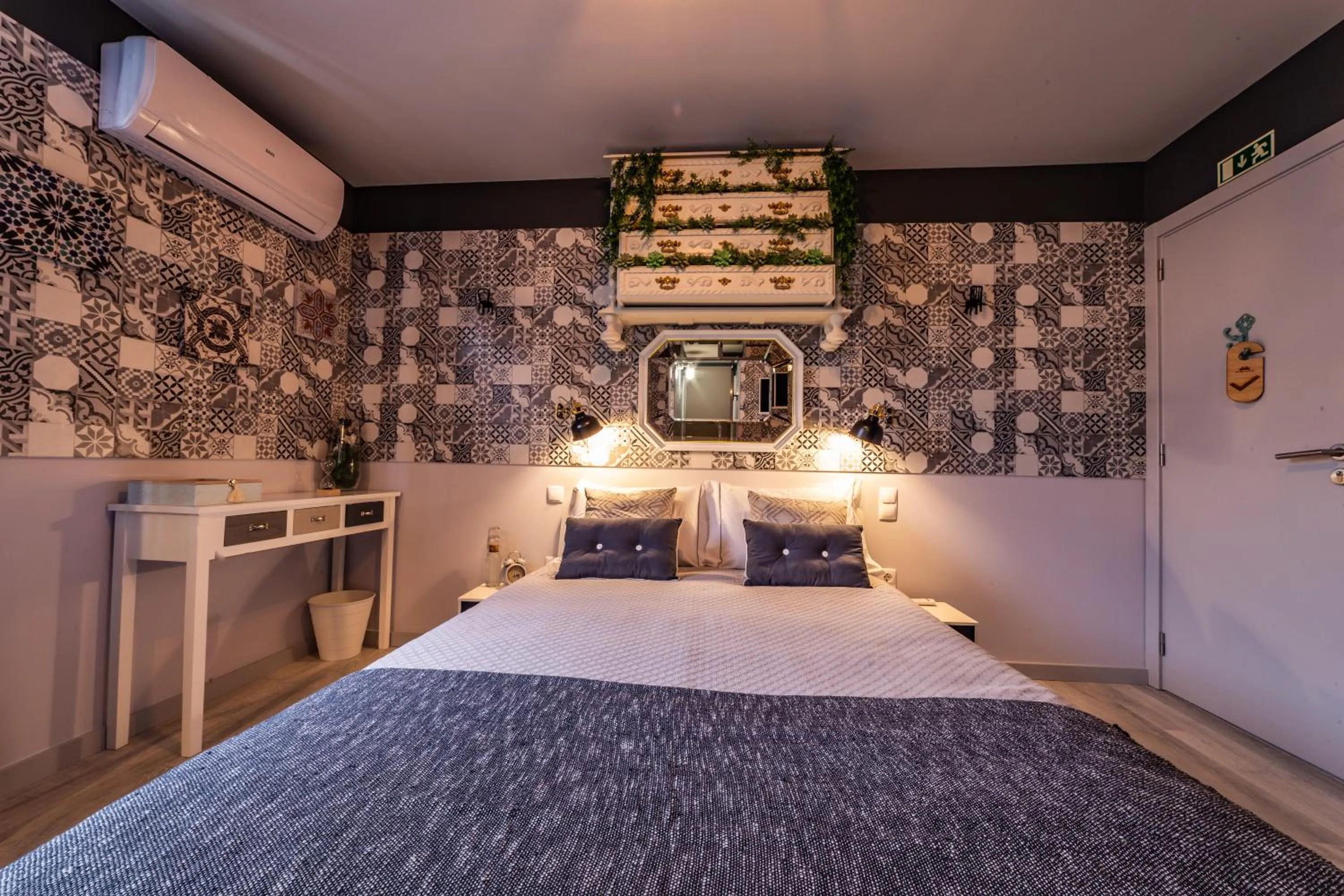 Bed in My Bed in pico