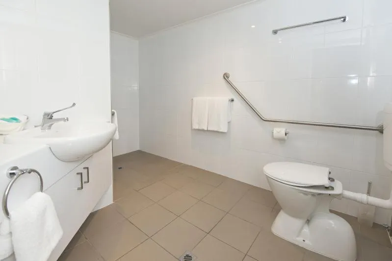 Facility for disabled guests in Macrossan House Boutique Holiday Apartments