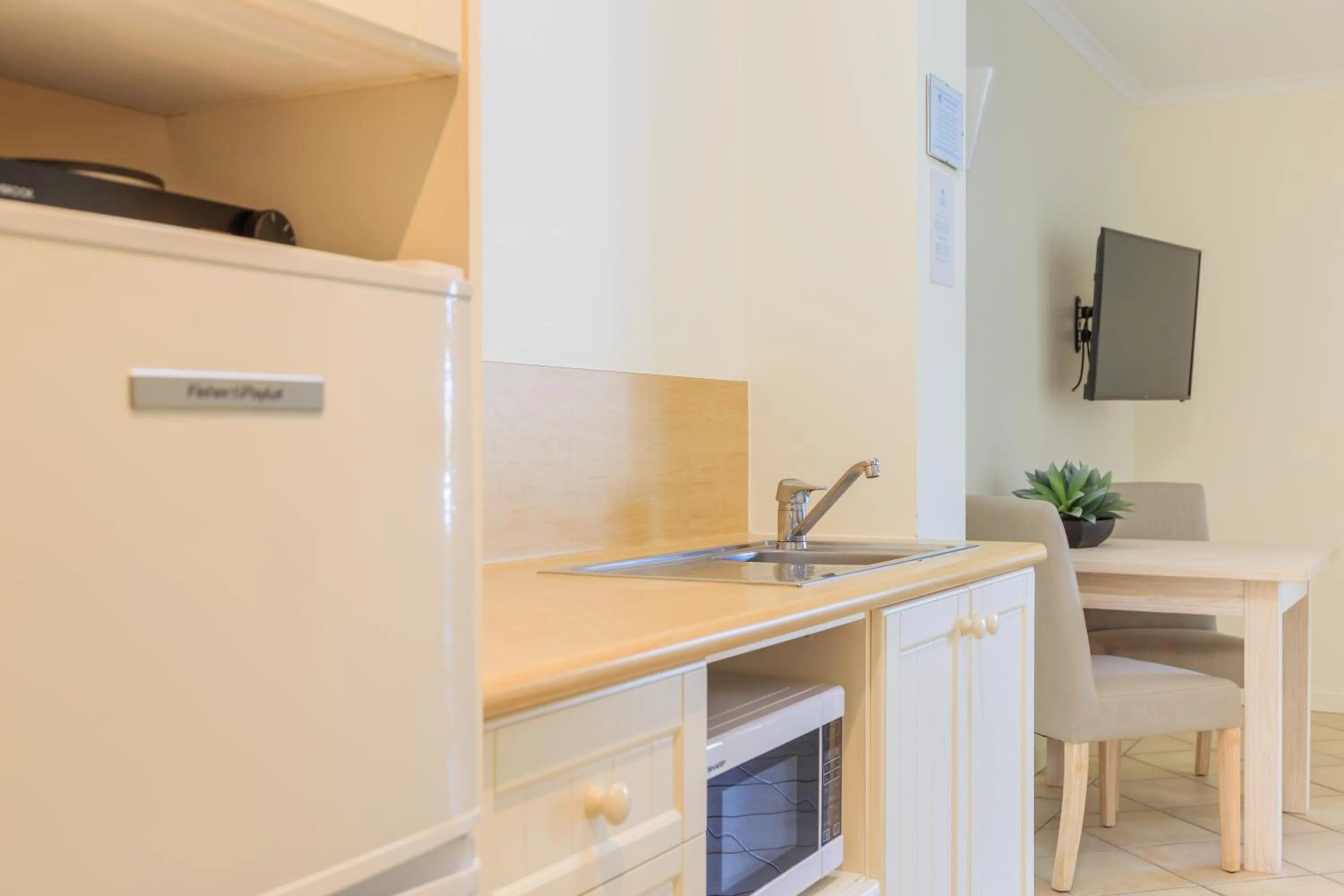 Kitchen or kitchenette in Macrossan House Boutique Holiday Apartments