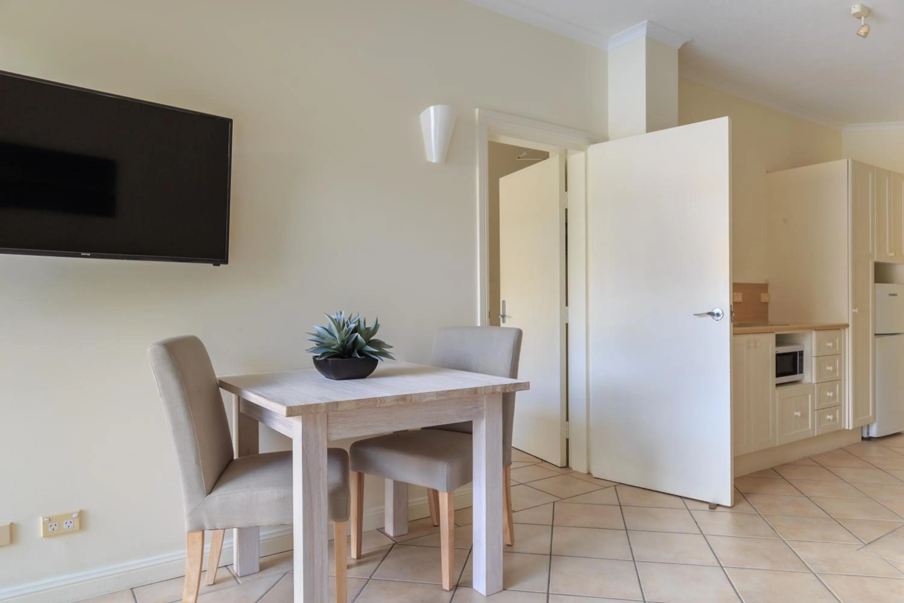 Kitchen or kitchenette in Macrossan House Boutique Holiday Apartments