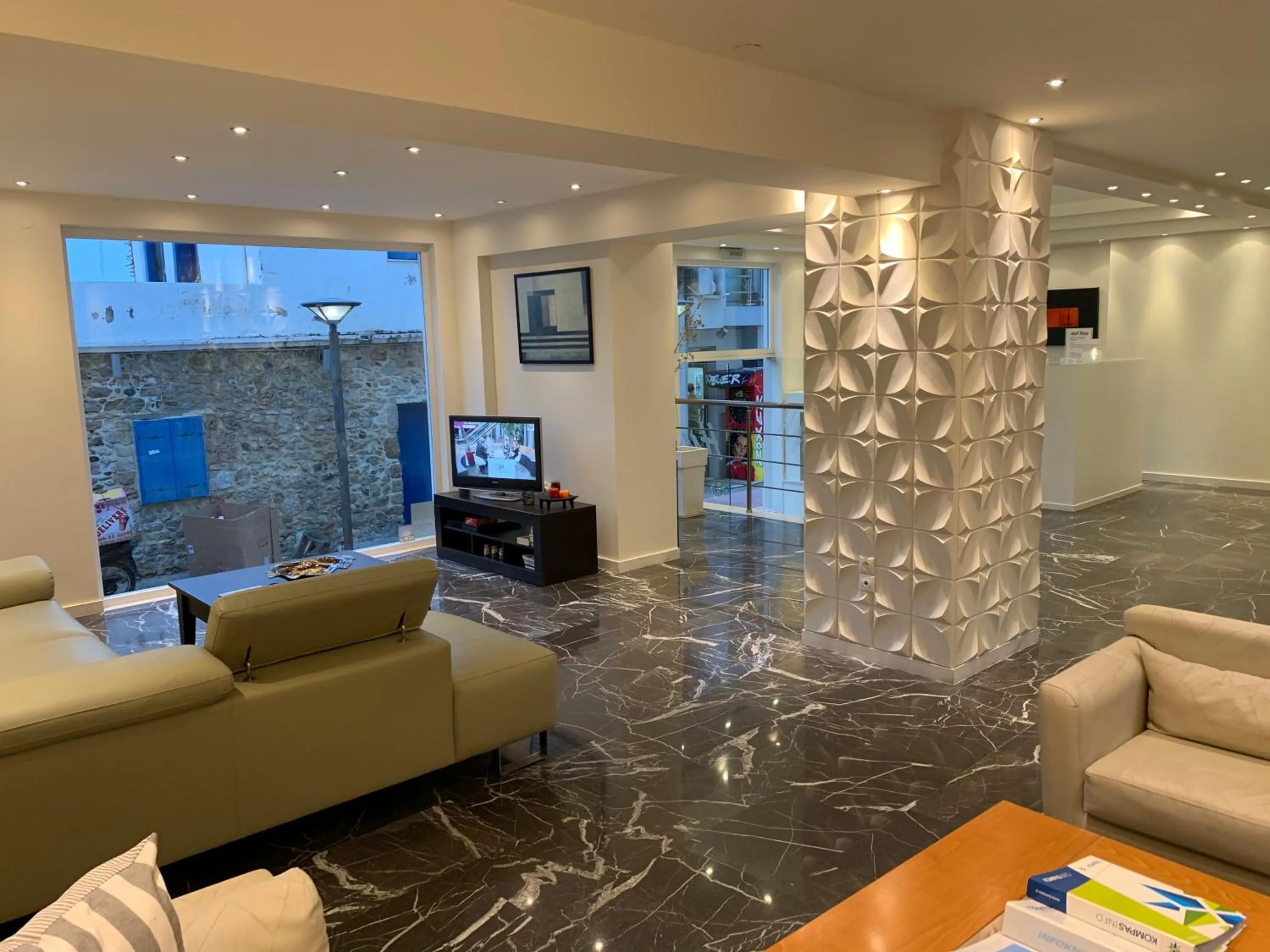 Seating area in Nancy Hotel